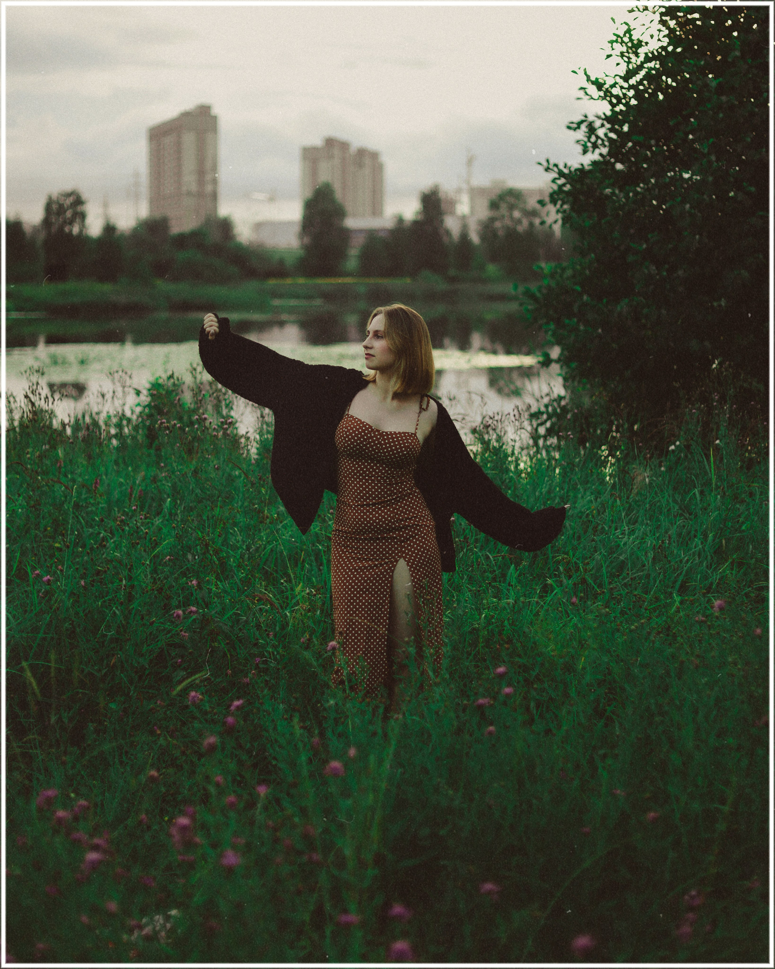 Without an umbrella. Sun Betty — кинофотограф Элизабет
