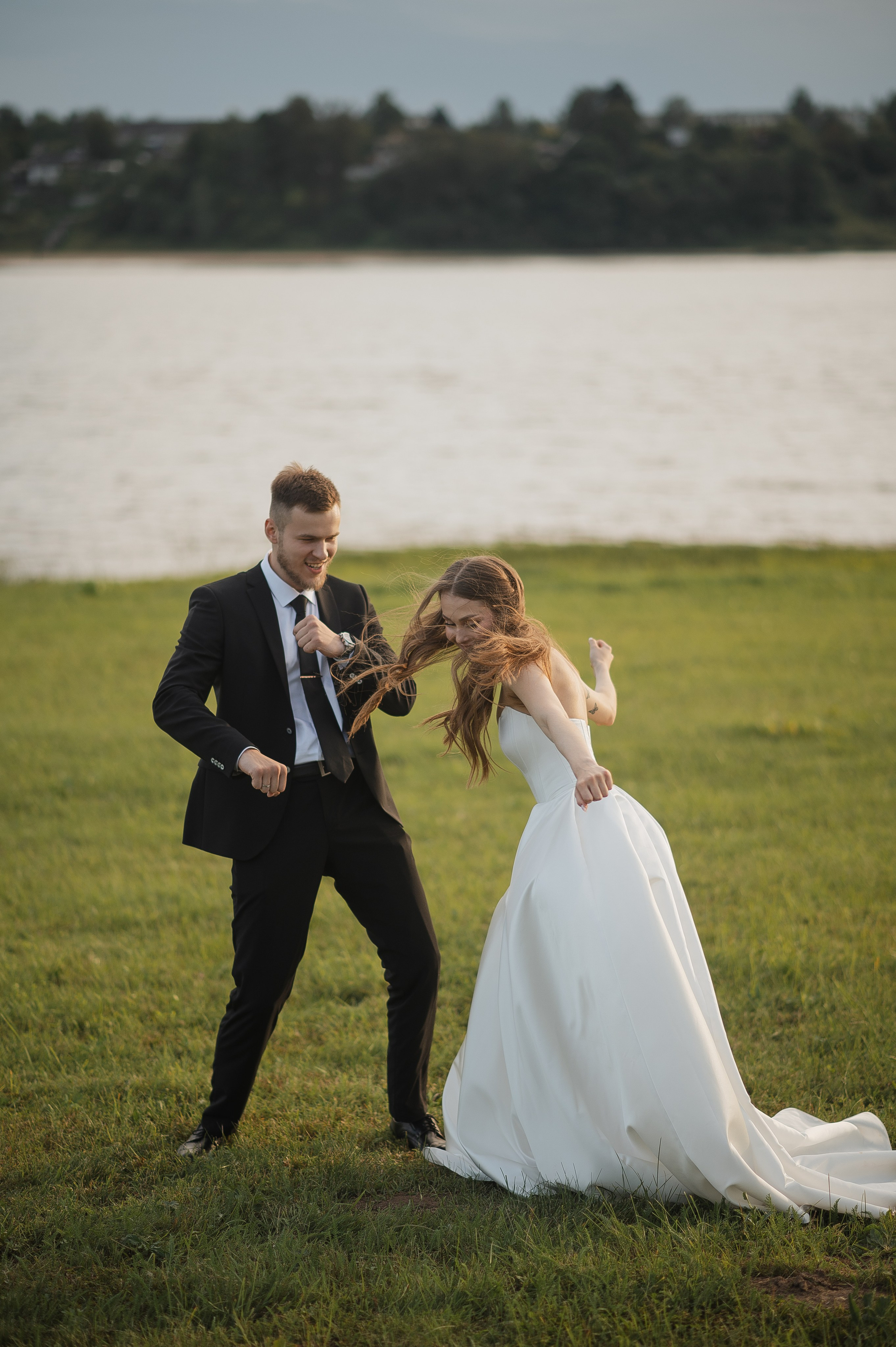 Свадьба на берегу Волги. Свадебный фотограф в Ярославле Денис Медоваров