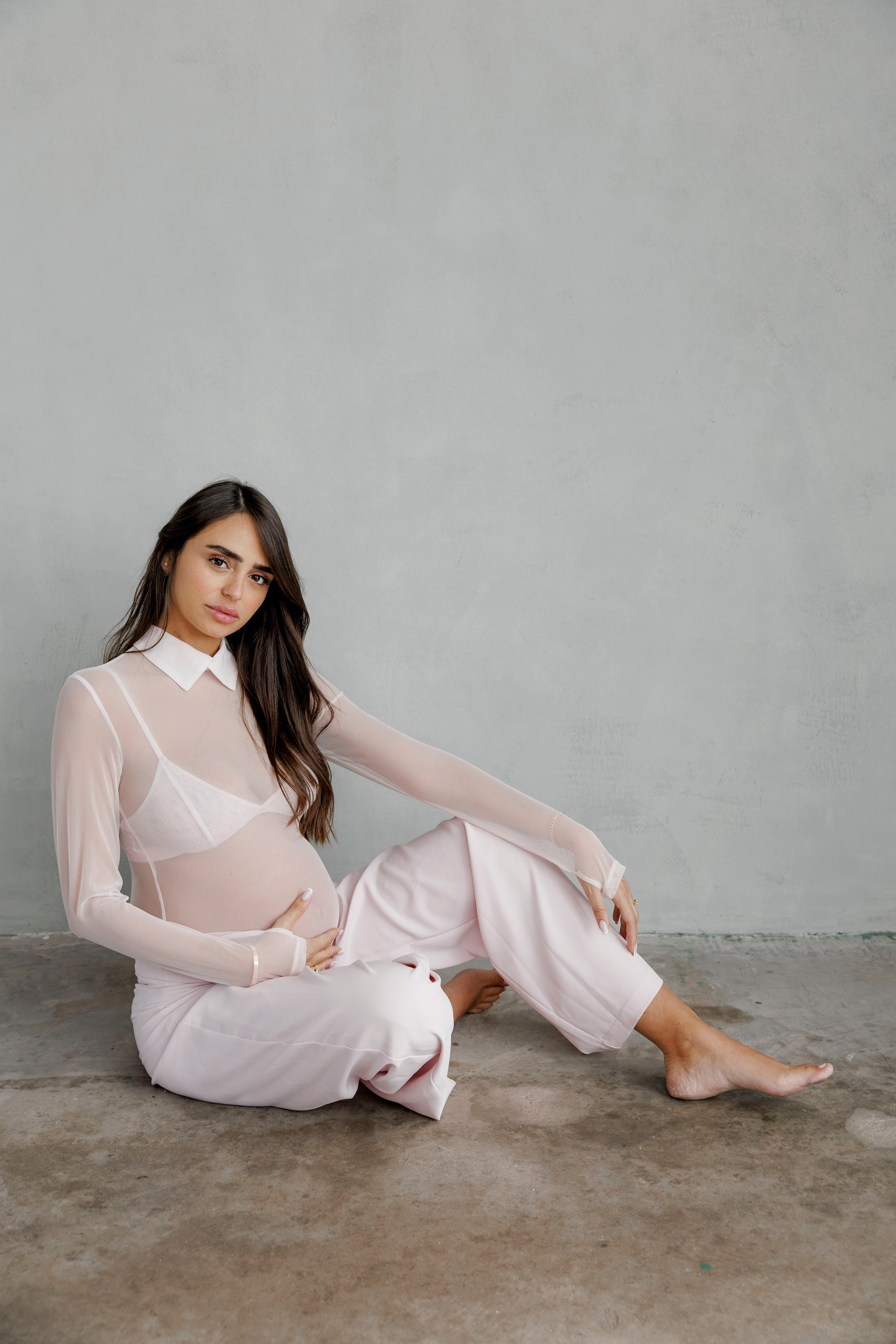 Pregnancy photoshoot inside the studio in Tel Aviv. Главная