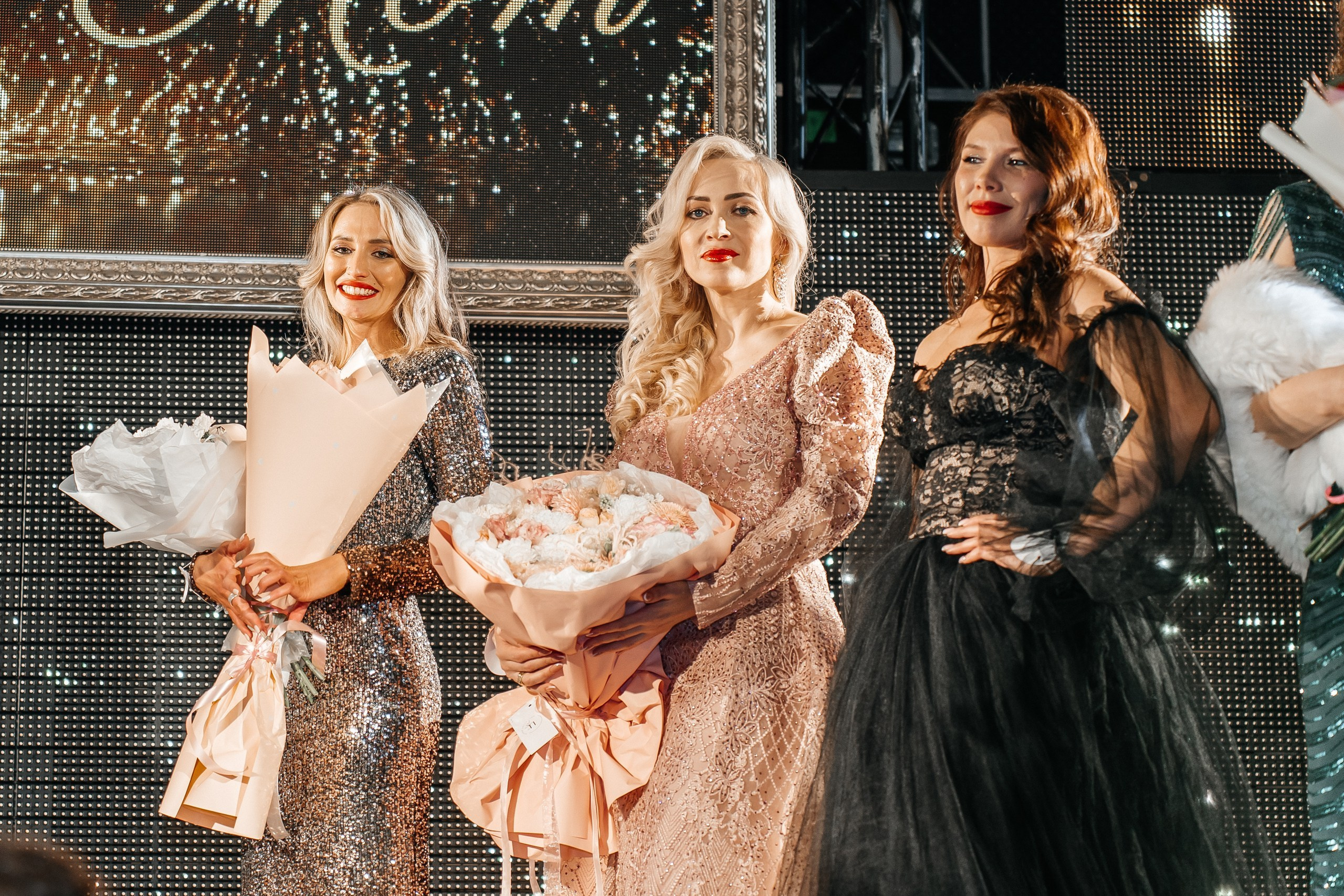 Идеальная мама. Для тех, кто не ждёт удачи, а создаёт её. Каждая фотосессия — это твой момент, твой стиль, твой успех. 📸