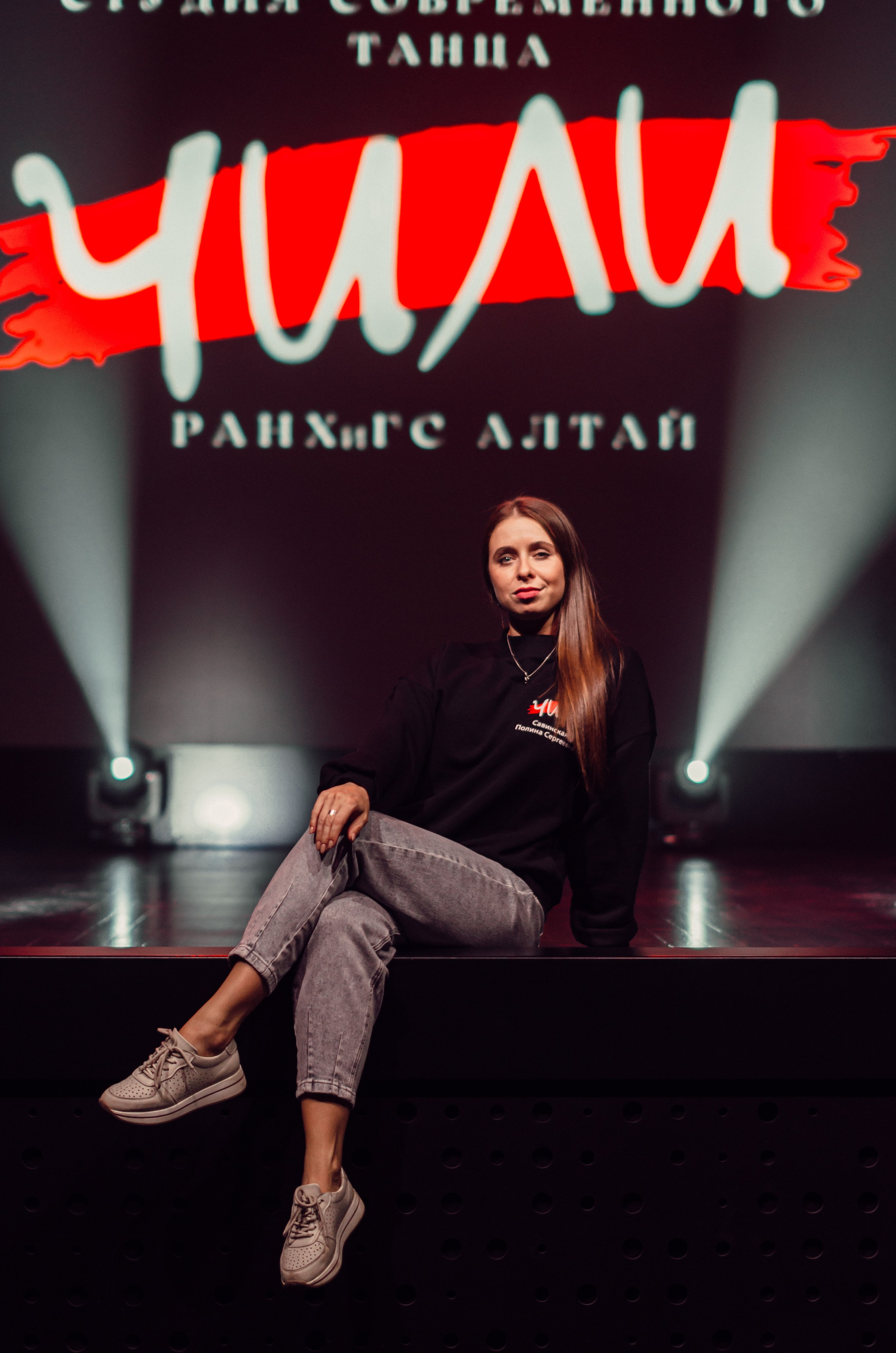 Групповая фотосъемка танцевального коллектива. Денисова Аля — фотограф для парных съемок и индивидуальных историй в Барнауле