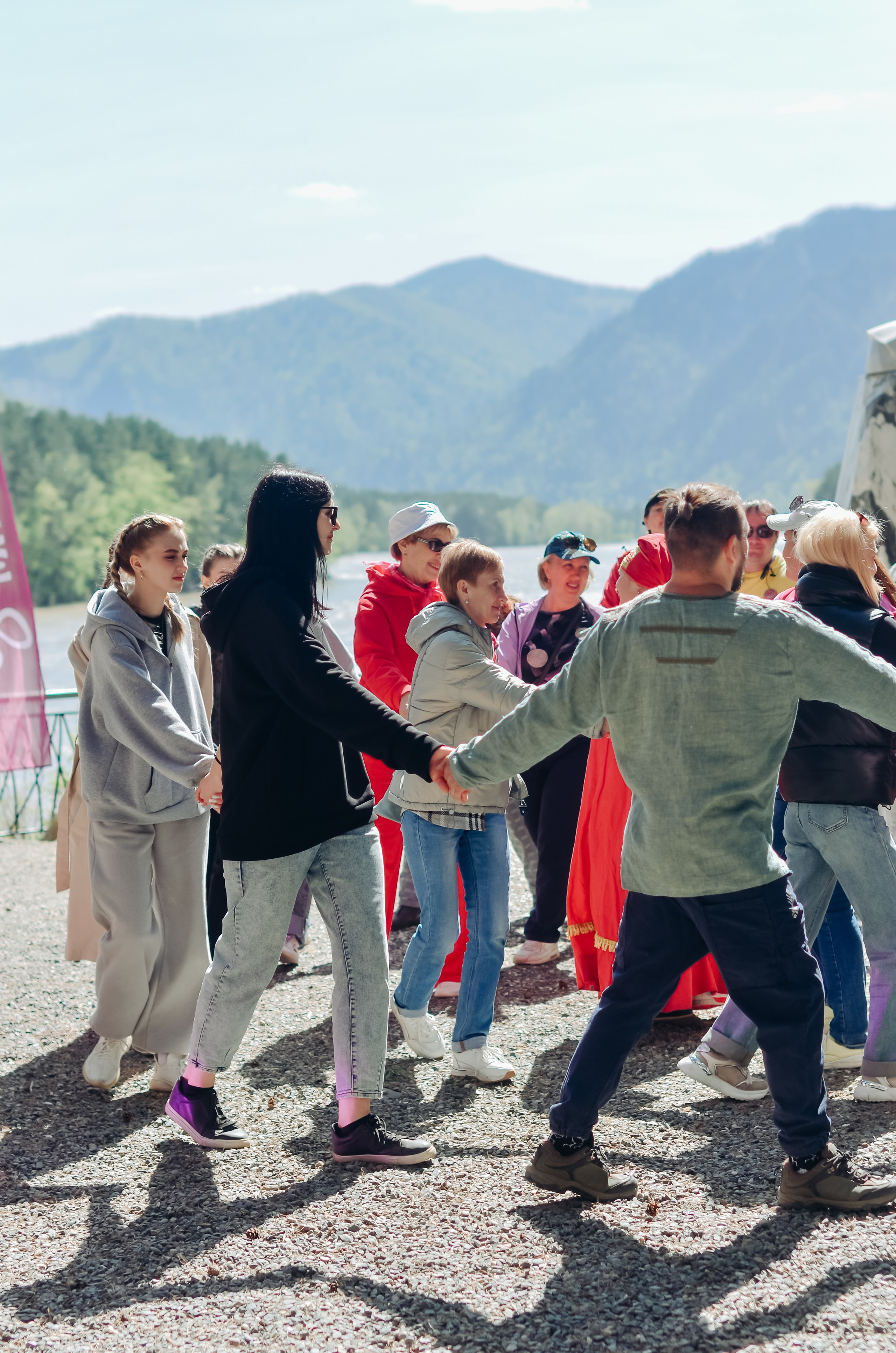 Фестиваль «Цветение Маральника на Алтае 2025». Фоторепортаж. Денисова Аля — фотограф для парных съемок и индивидуальных историй в Барнауле