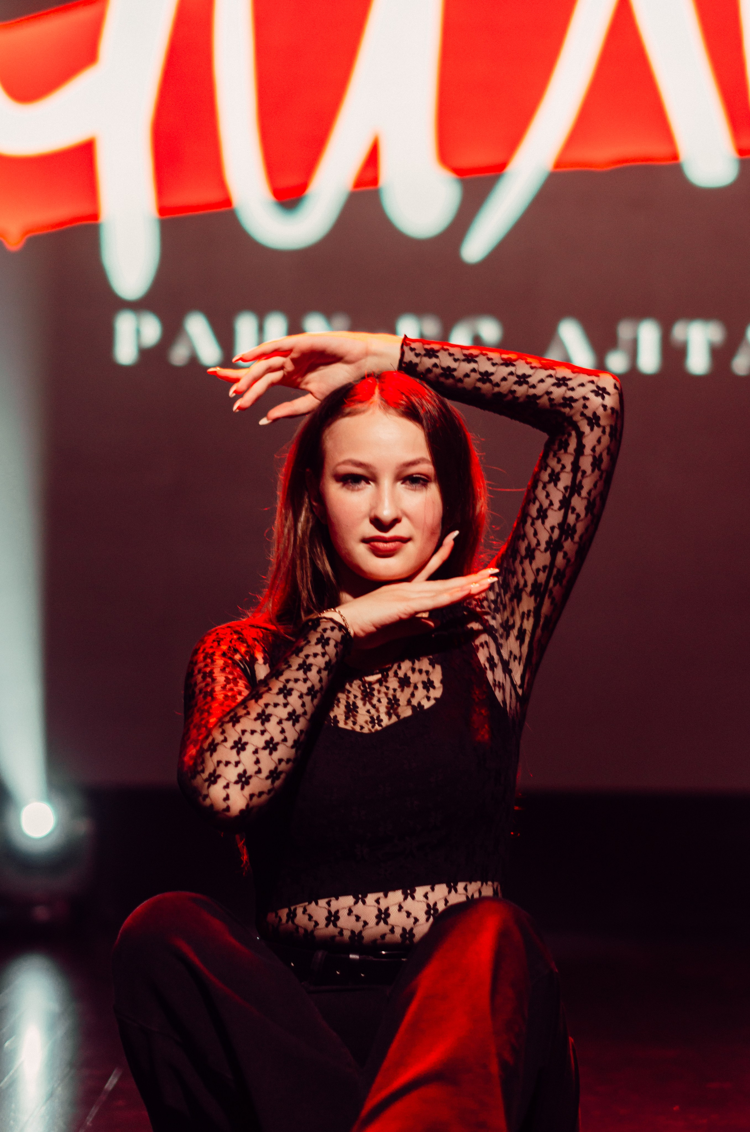 Групповая фотосъемка танцевального коллектива. Денисова Аля — фотограф для парных съемок и индивидуальных историй в Барнауле