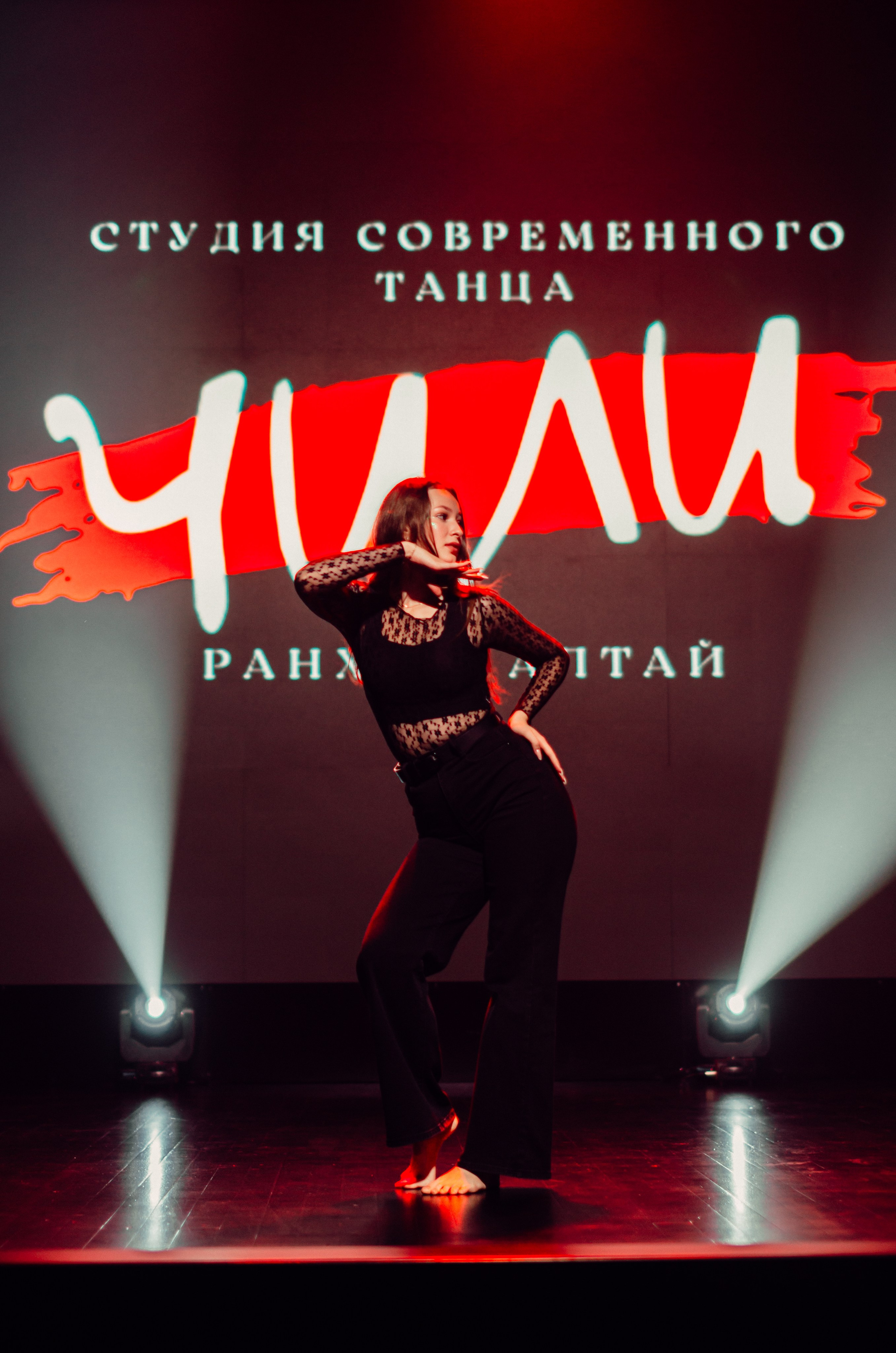 Групповая фотосъемка танцевального коллектива. Денисова Аля — фотограф для парных съемок и индивидуальных историй в Барнауле