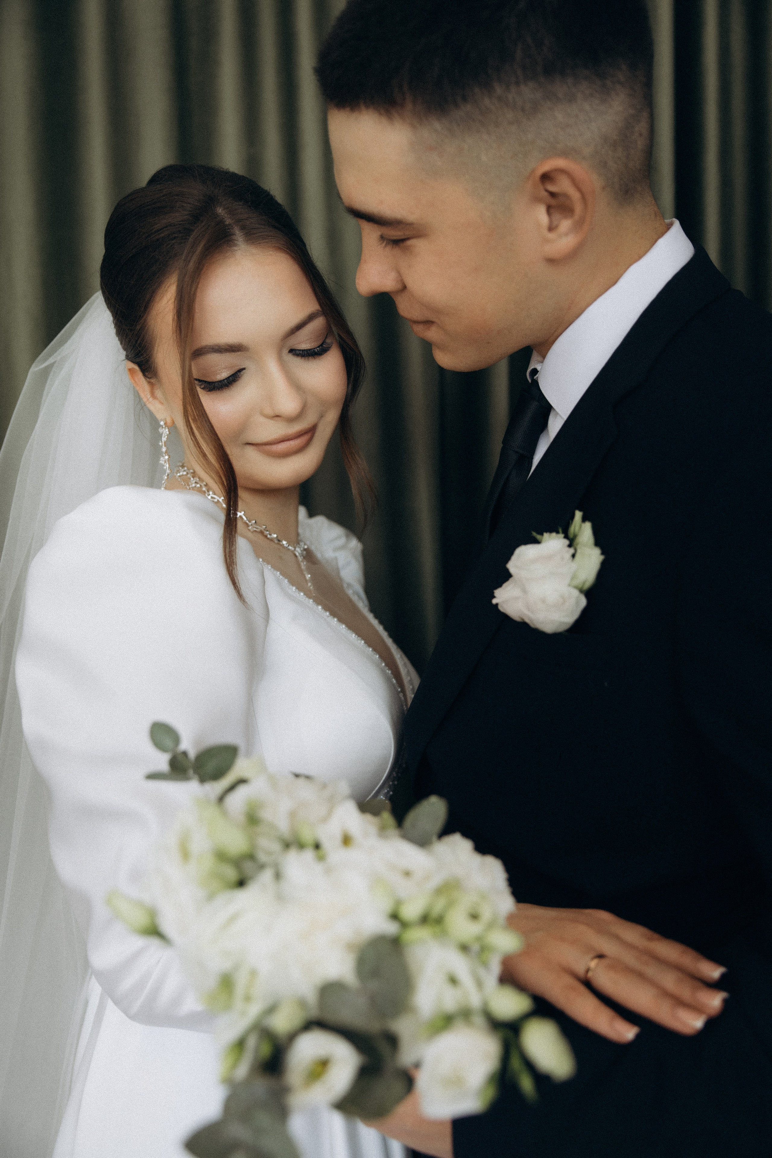 Свадебная фотосессия в фотостудии Пензы для Виктории и Михаила