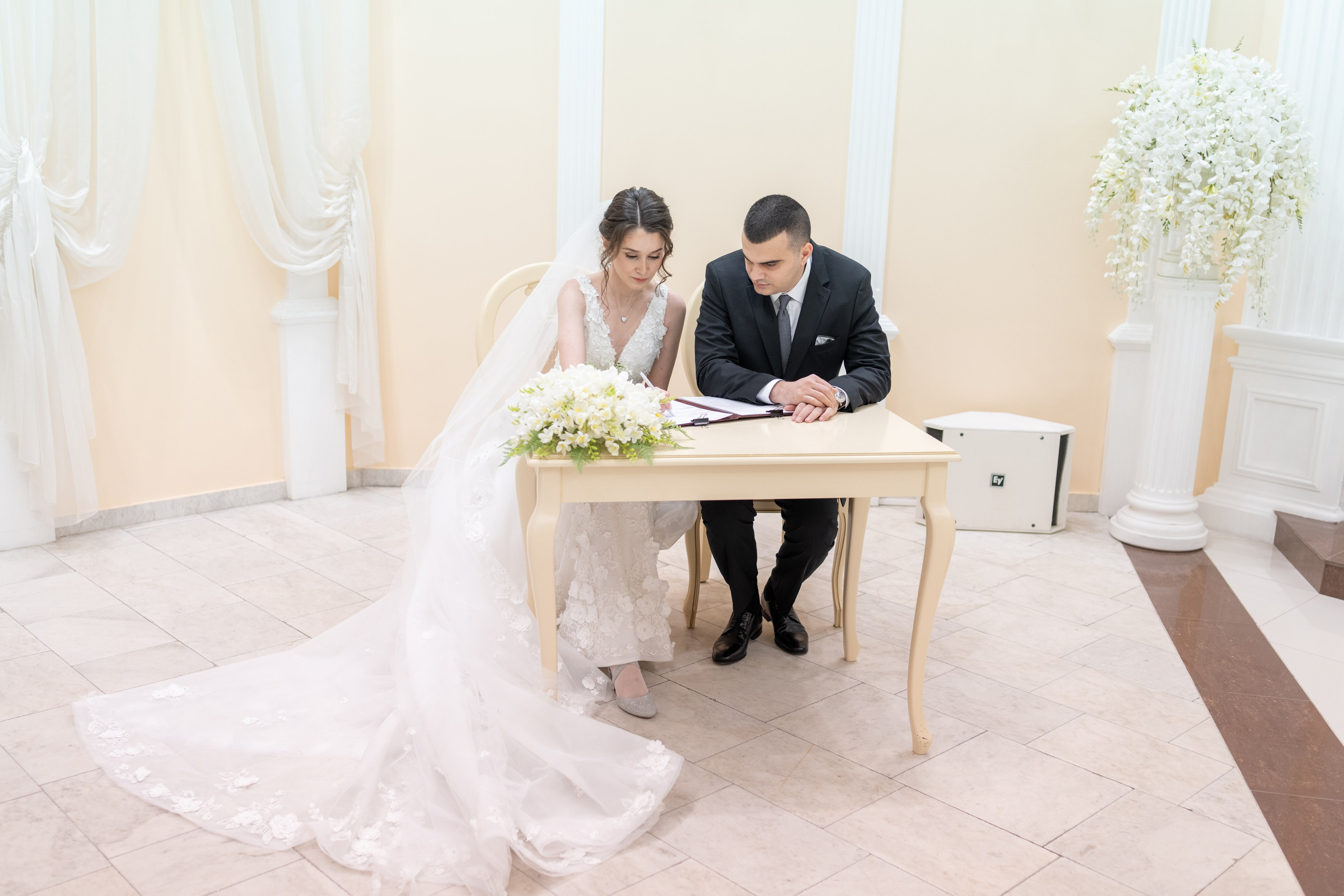 Фото с церемонии регистрации брака в загсе Выборгского района Санкт-Петербурга