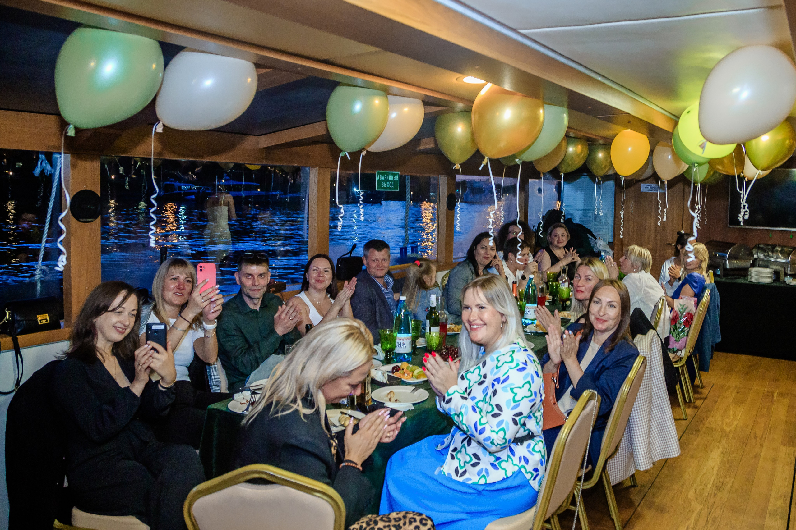 Выпускной на теплоходе. Фотограф в Санкт-Петербурге Чумаков Семен