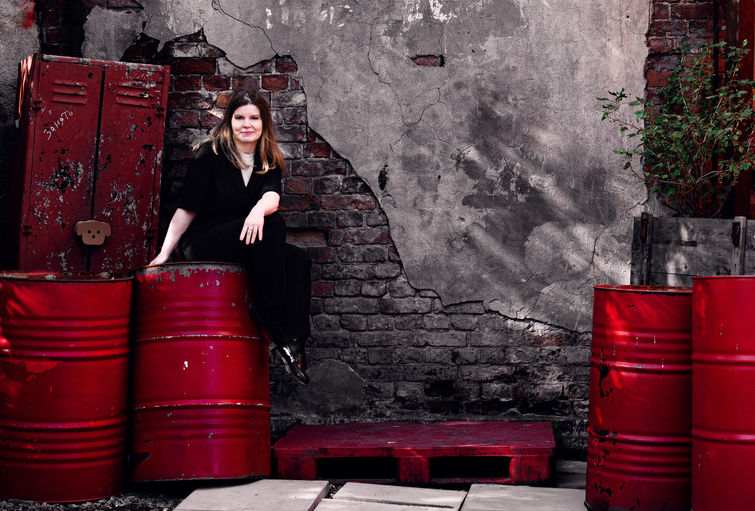 Фотопрогулка по питерским дворикам и парадным в формате разведки новых мест. Портретный и репортажный фотограф в Санкт-Петербурге Варвара Жукова