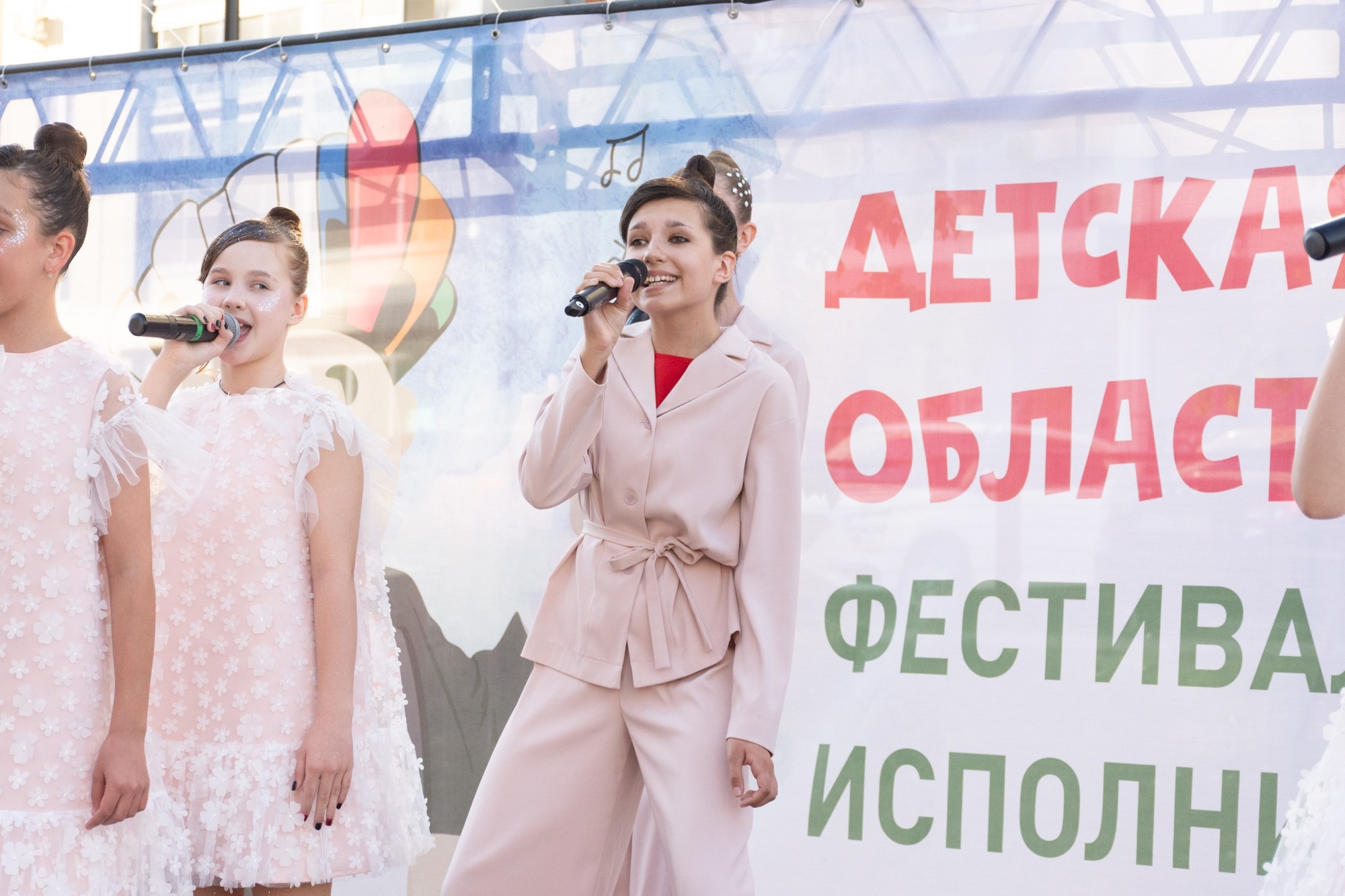 Фестиваль современного исполнительского искусства (Сквер Академ Риверсайд). Фотограф Максим Буряк