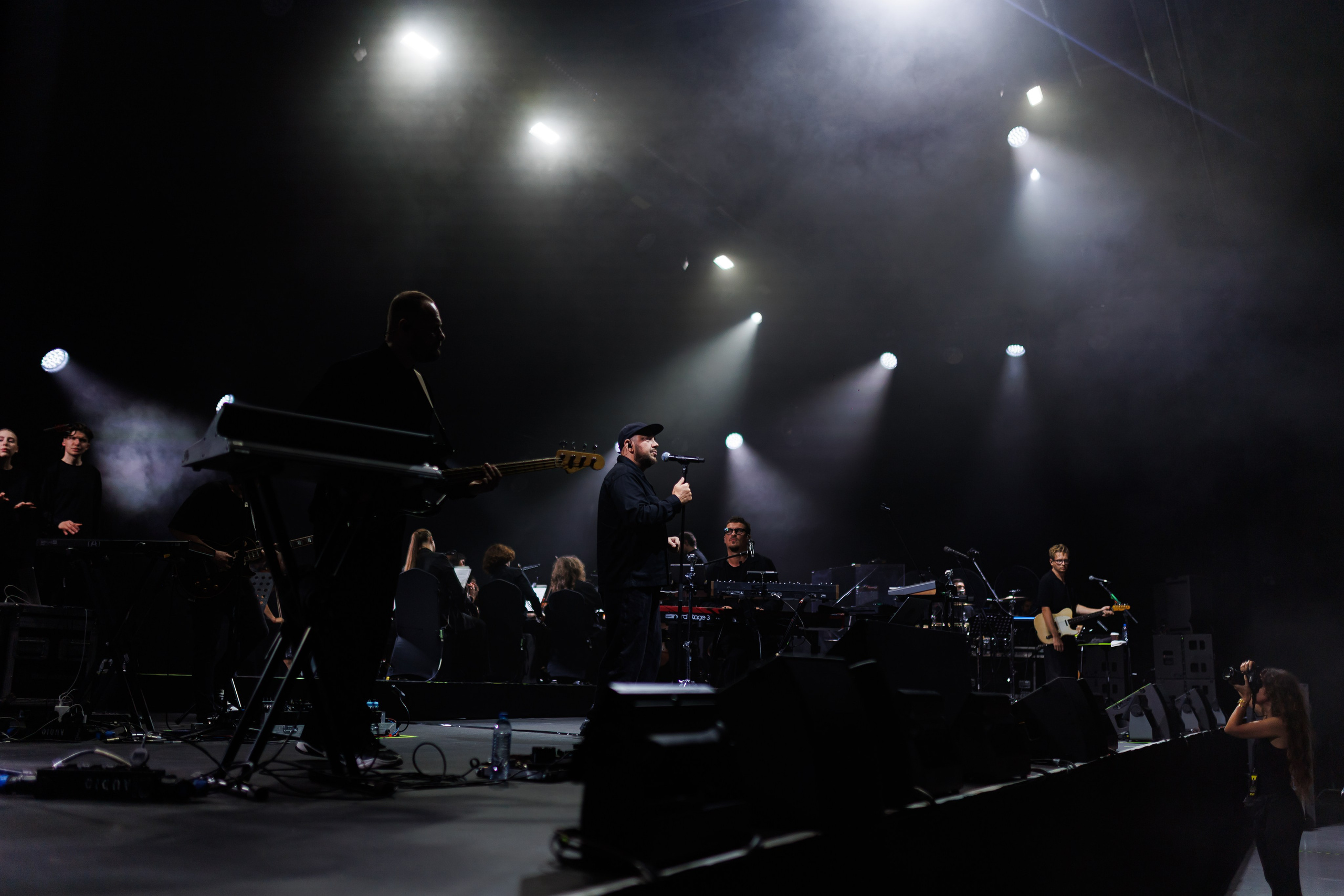 Concert Photography in Dubai — Anton Belyaev Live Performance. Evgen Yatsenko — Photographer in Dubai