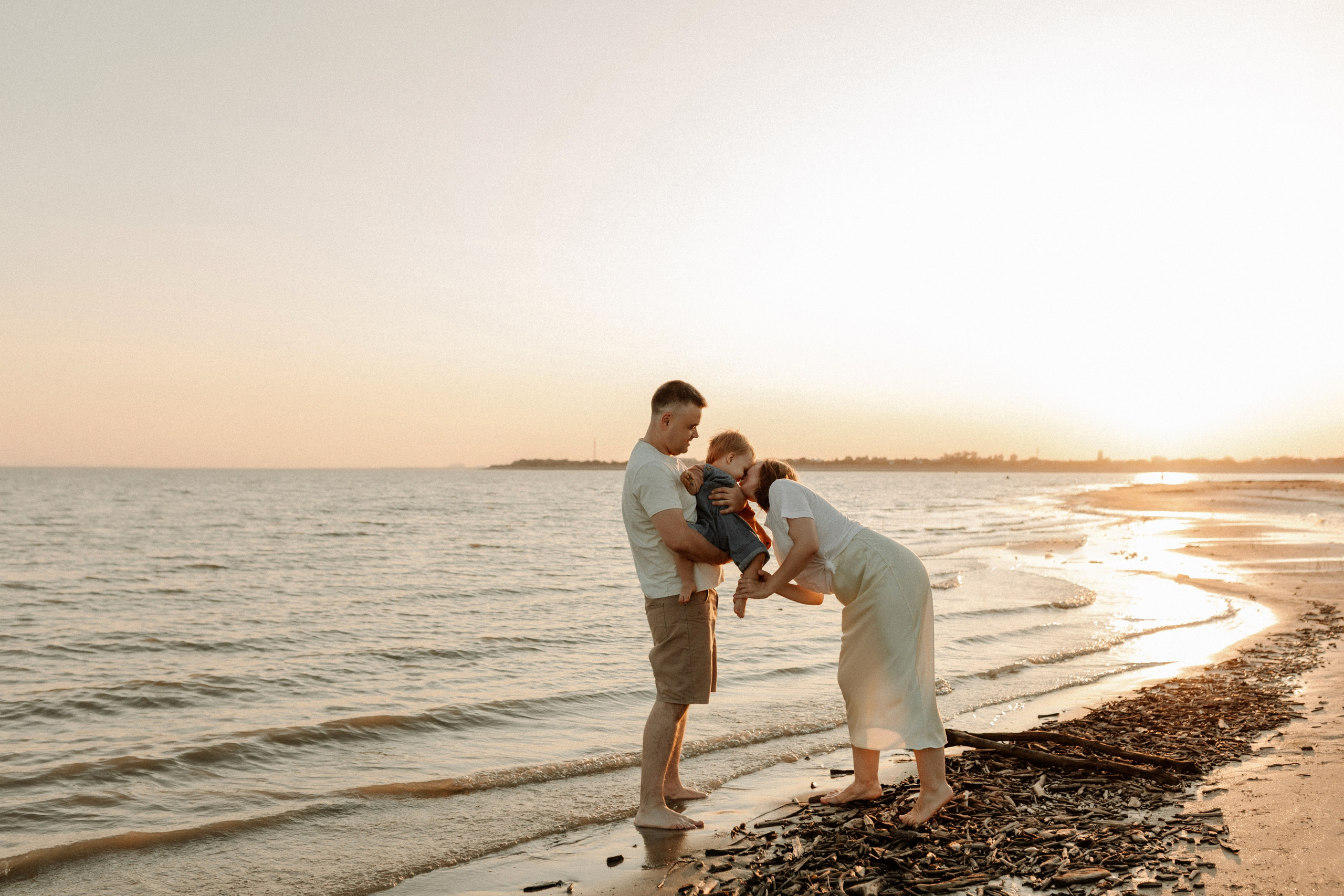 Трое у реки, не считая фотографа. Семейный фотограф в Краснодаре Яна Морева