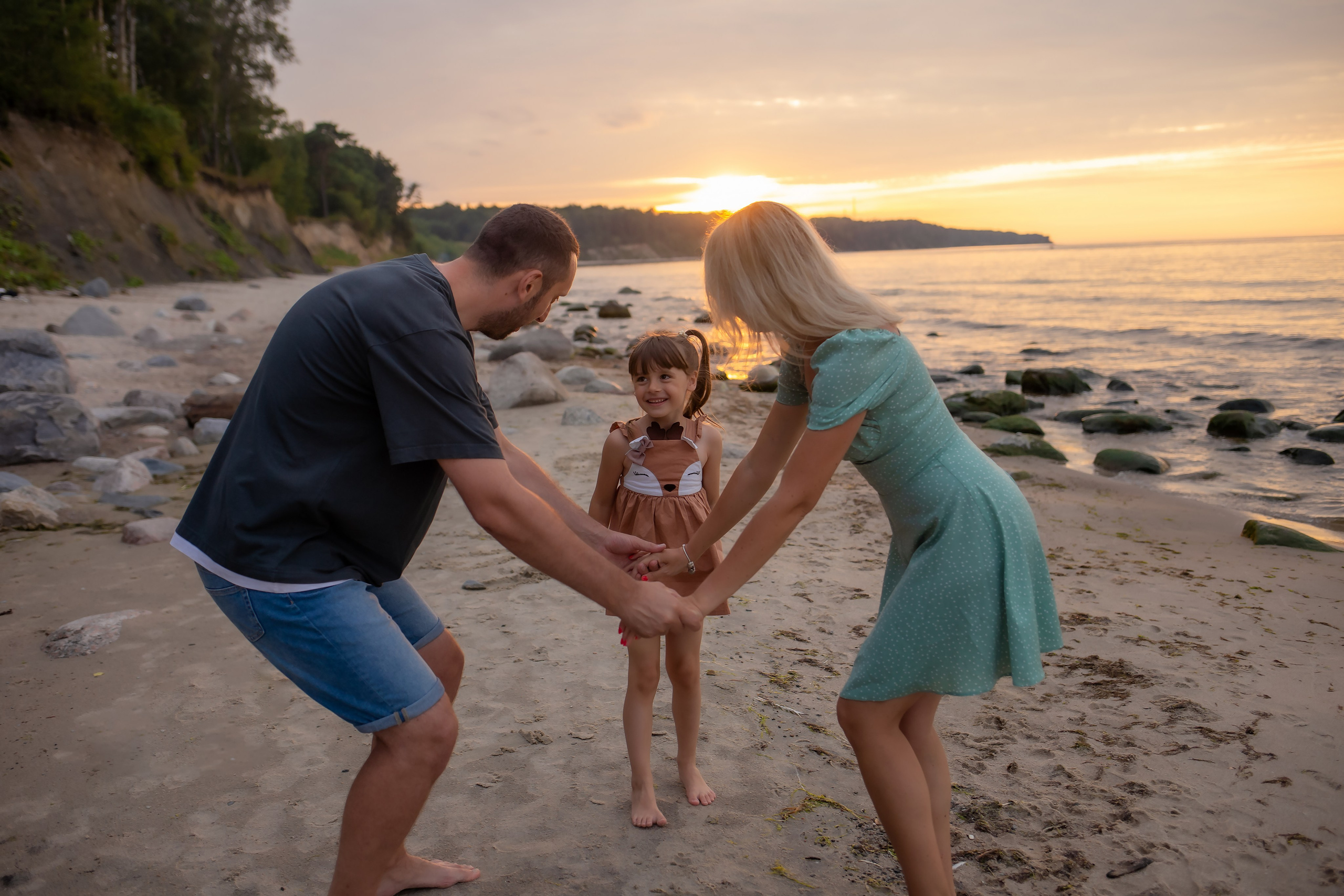 Есеня, Леня и Аня. Закат в Куликово. Фотограф в Калининграде Решетникова Алина
