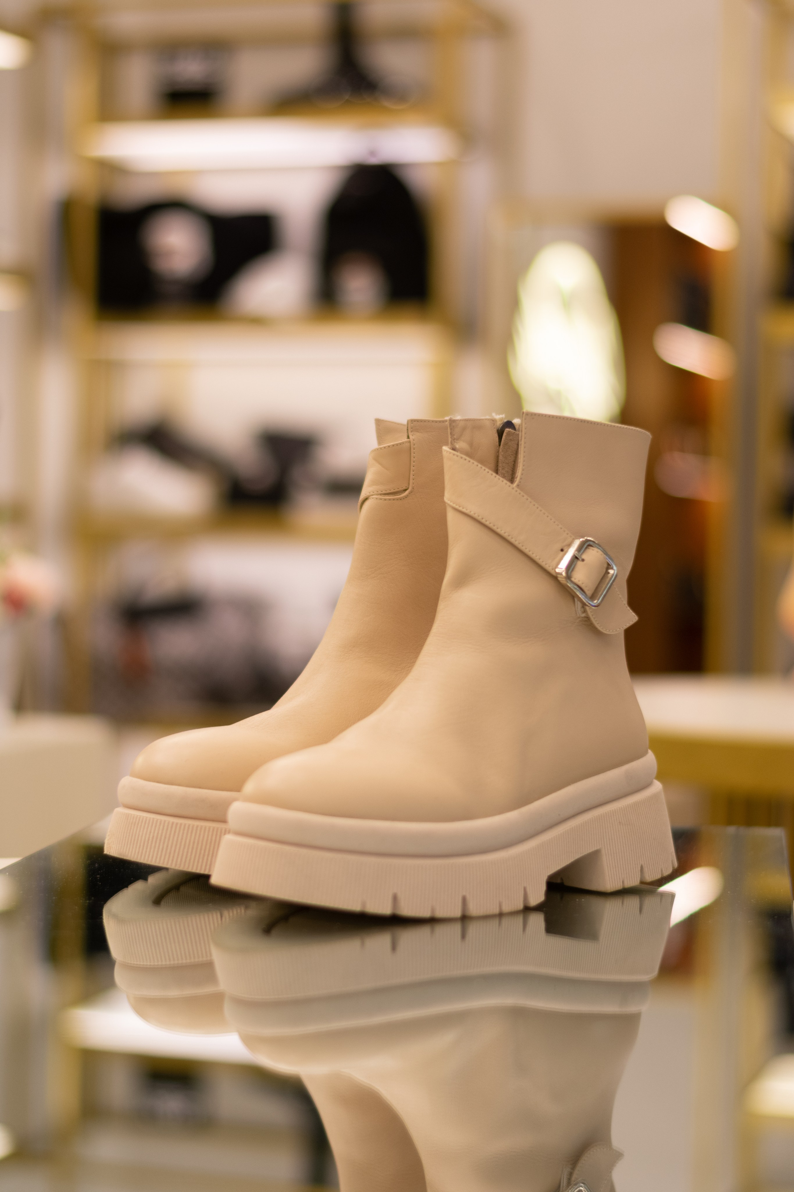 Для организаций. Предметная фотосессия для обувного магазина Capsula. Фотограф/видеограф Богдан Голованов