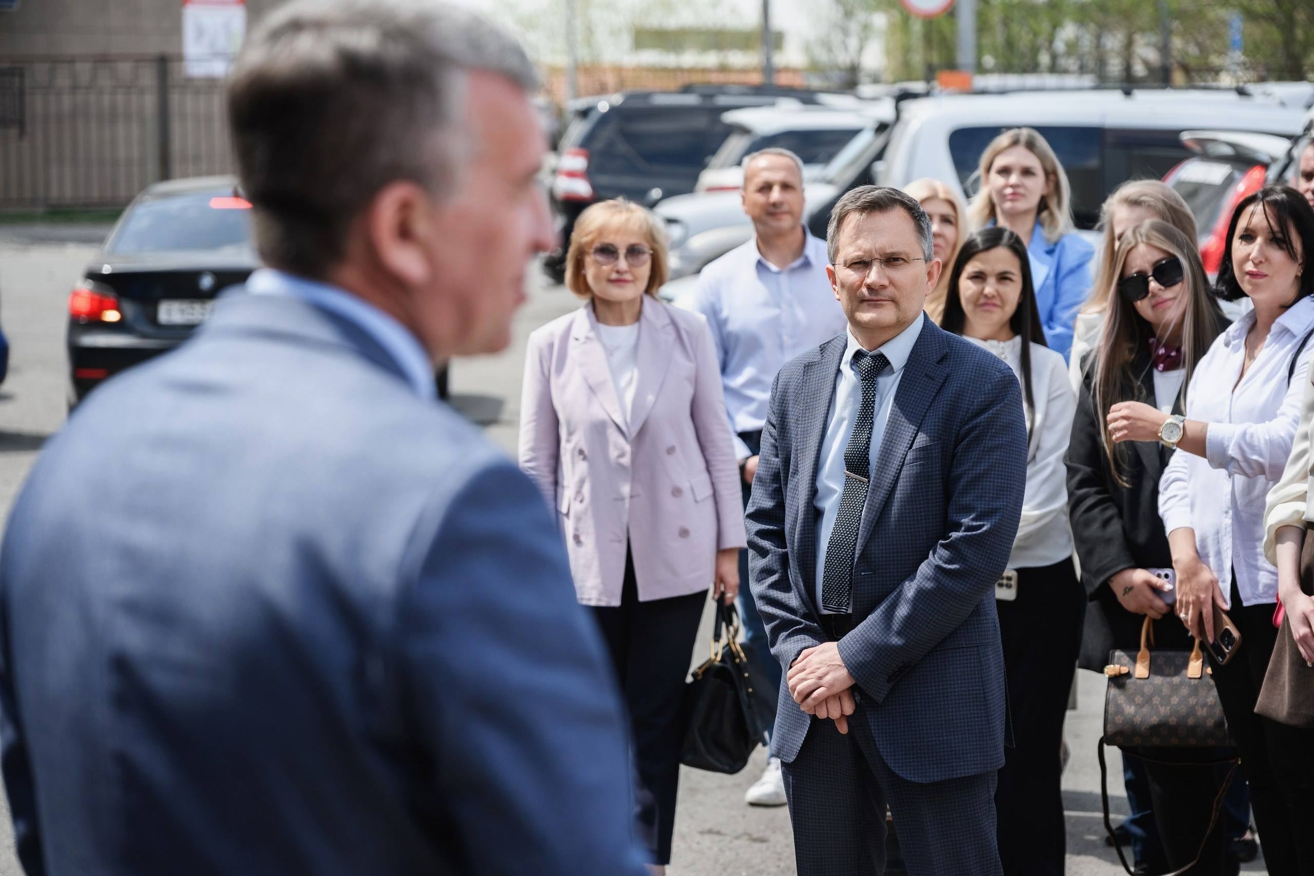 Фотосъемка открытия нового офиса банка в Петропавловске-Камчатском, Торжественная церемония открытия банковского филиала в Петропавловске-Камчатском, Официальные моменты с участием руководства банка в Петропавловске-Камчатском, Деловые и праздничные кадры важного события, Стоимость профессиональной съемки корпоративных мероприятий в Петропавловске-Камчатском.