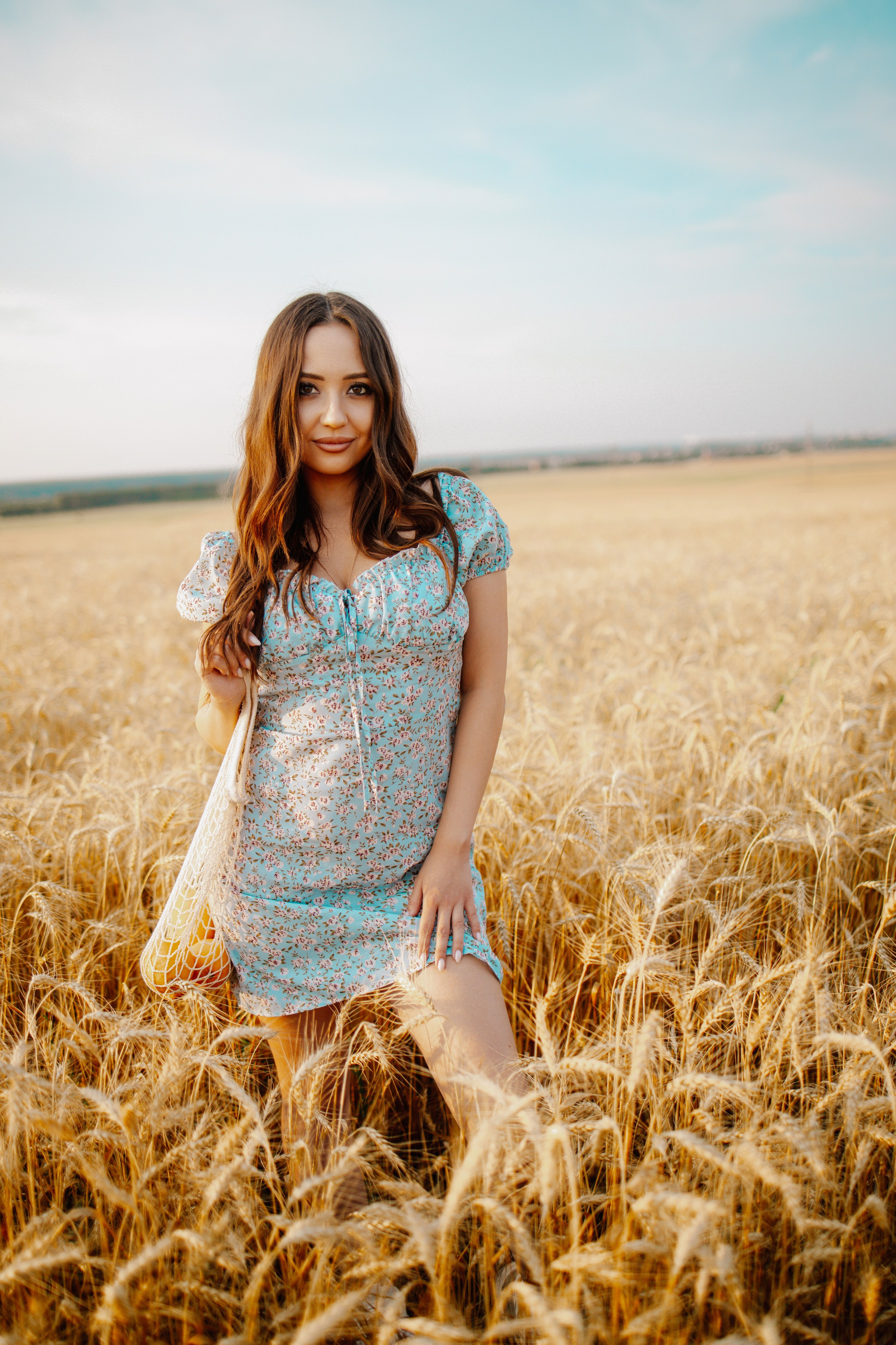 Фотосессия красивой девушки на природе в Серпухове