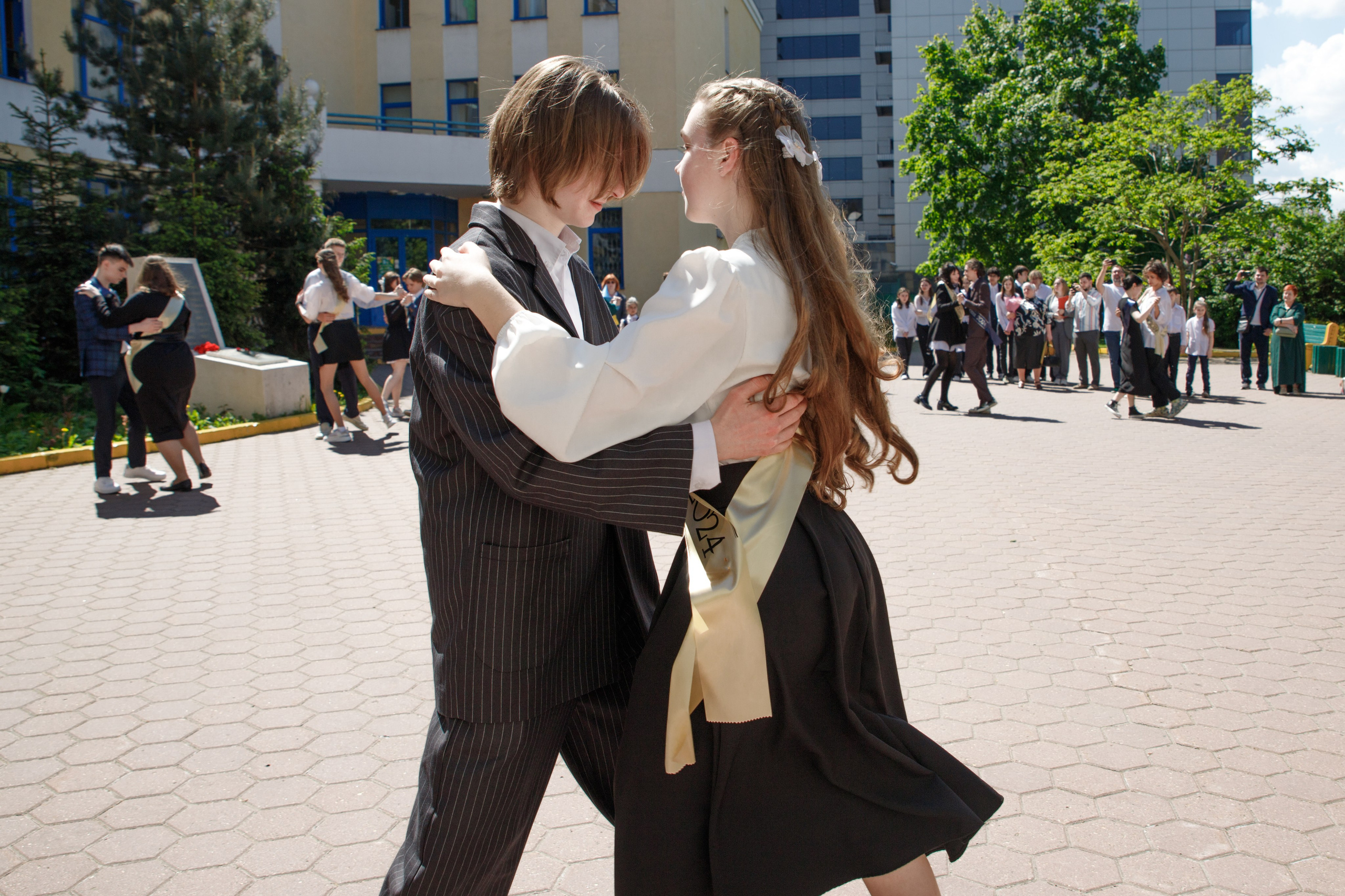 Репортажная съемка с Последнего звонка в школе в Москве. Семейный и школьный фотограф в Москве Анна Ткач