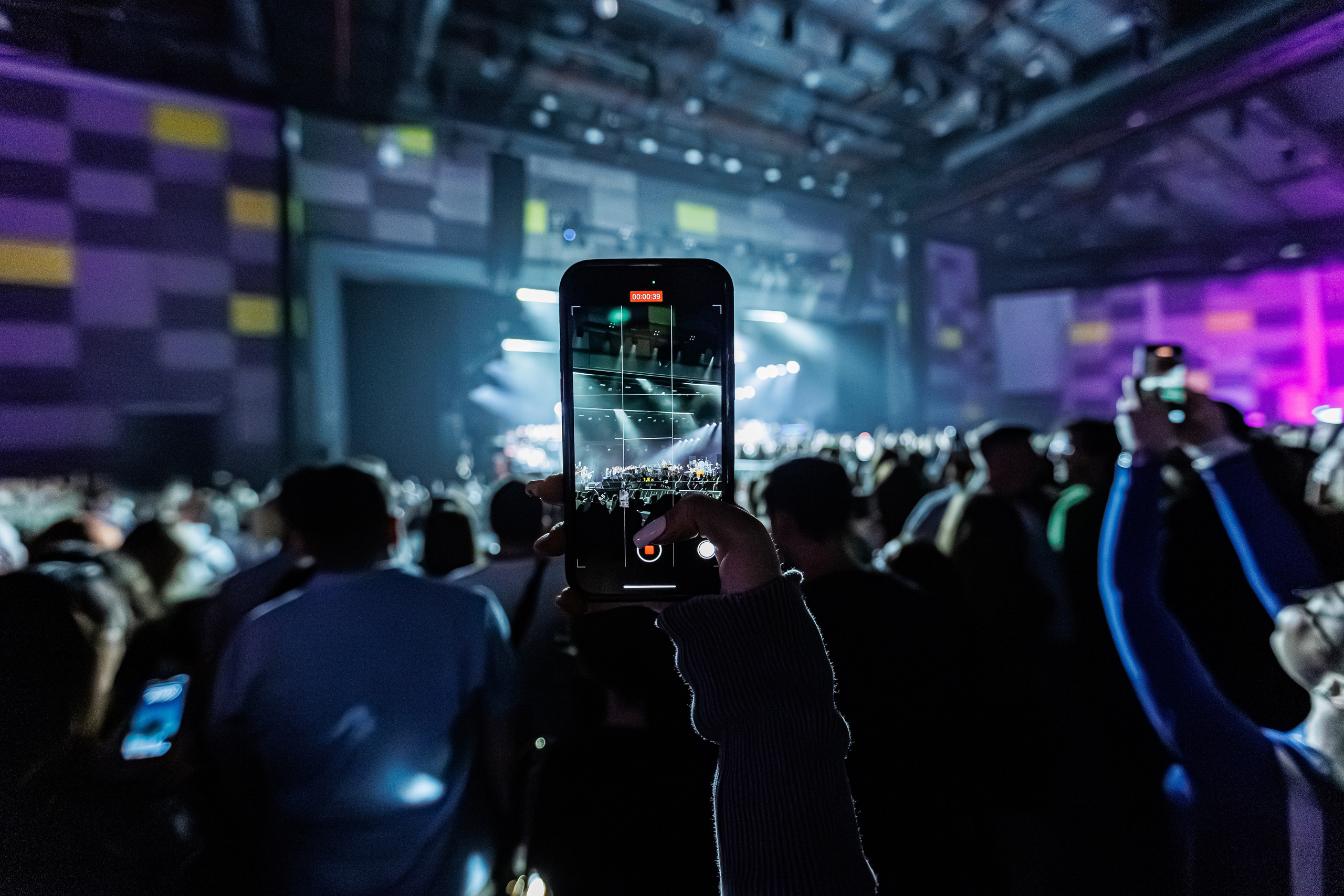 Concert Photography in Dubai — Anton Belyaev Live Performance. Evgen Yatsenko — Photographer in Dubai