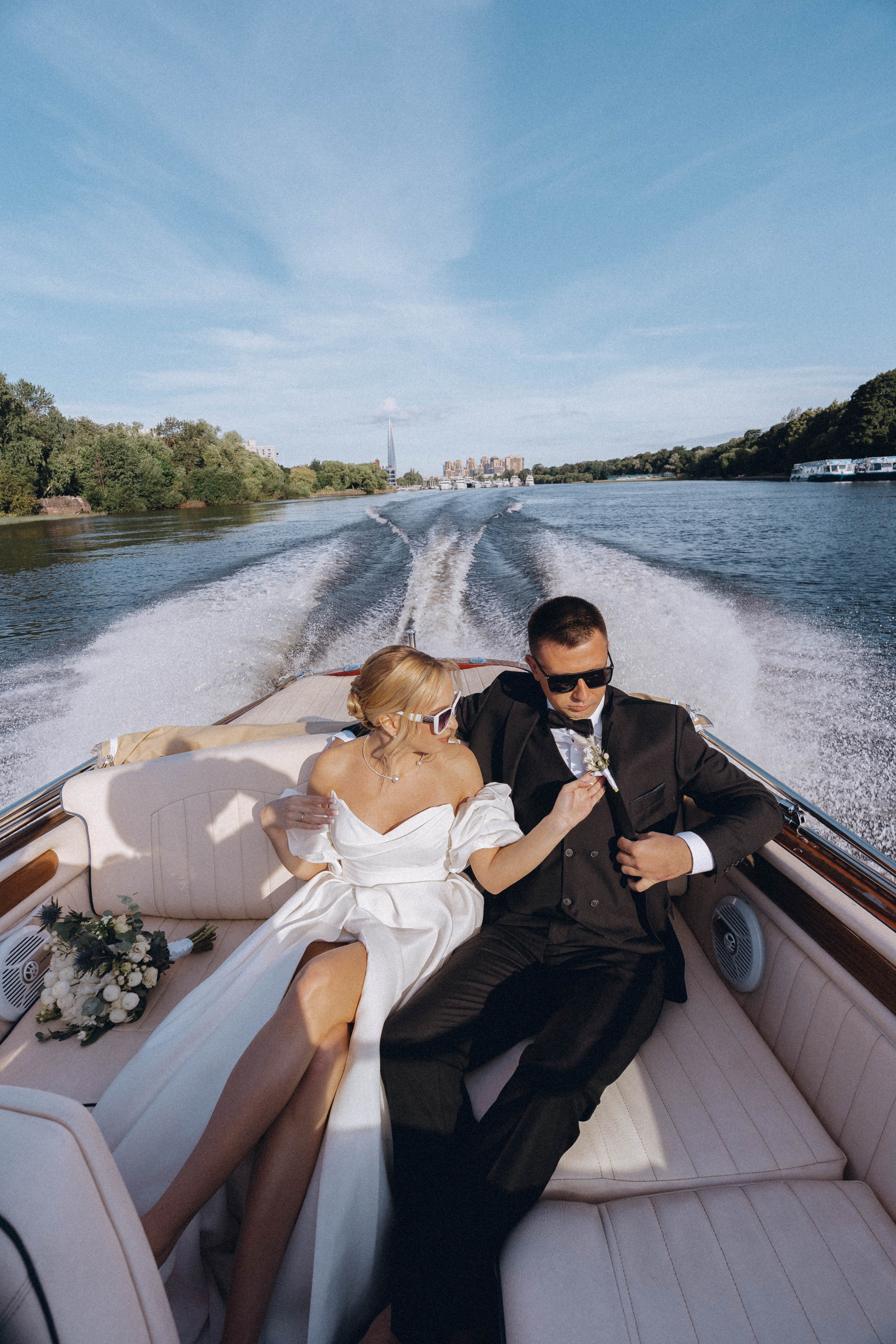 СВАДЕНБНАЯ СЬЕМКА НА КАТЕРЕ ПО КАНАЛАМ САНКТ-ПЕТЕРБУРГА И В АКВАТОРИИ НЕВЫ. Профессиональный фотограф, Санкт-Петербург — Виктория Богомолова