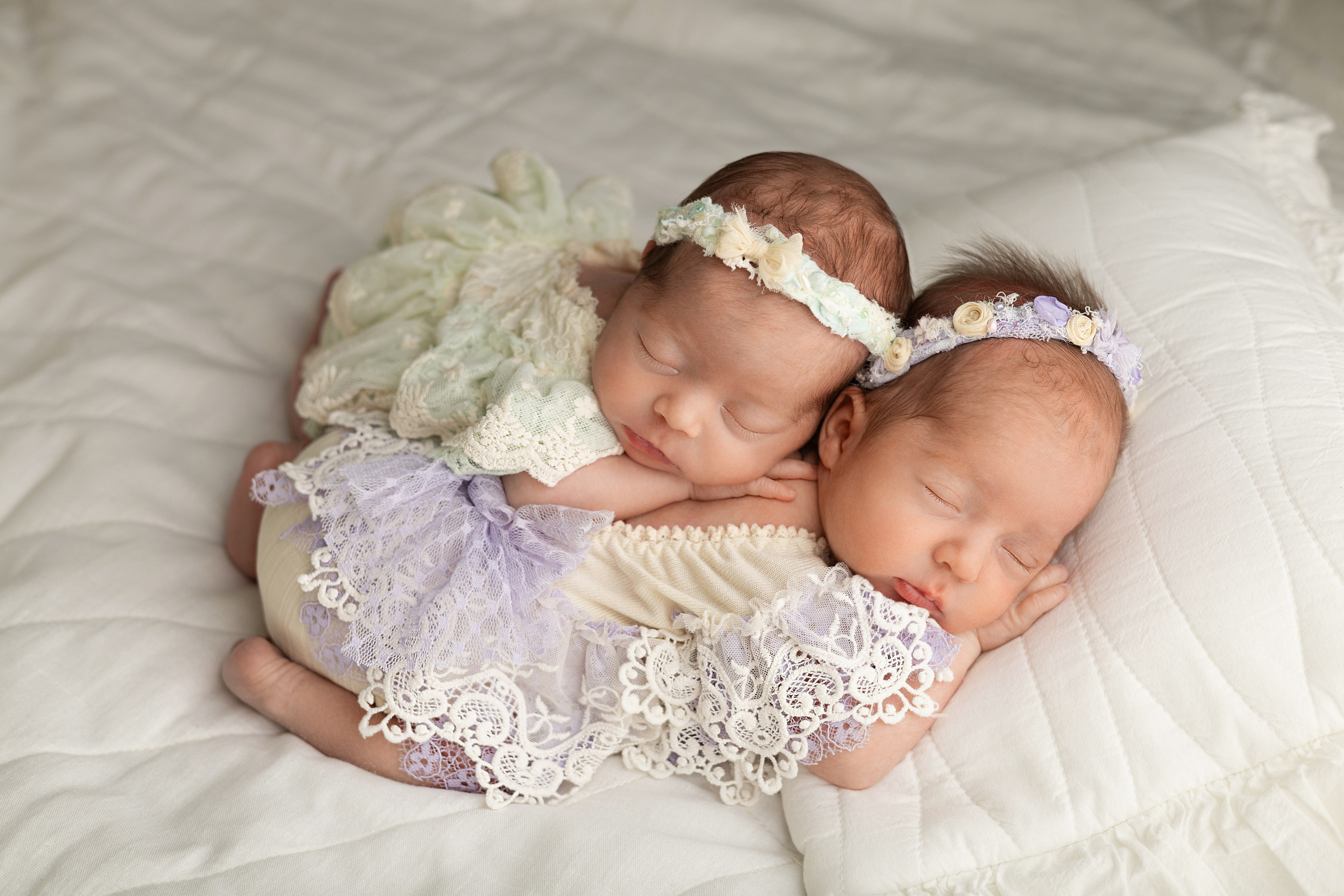 Злата и Ева. Лилия Алтухова — фотограф новорожденных в Москве и области