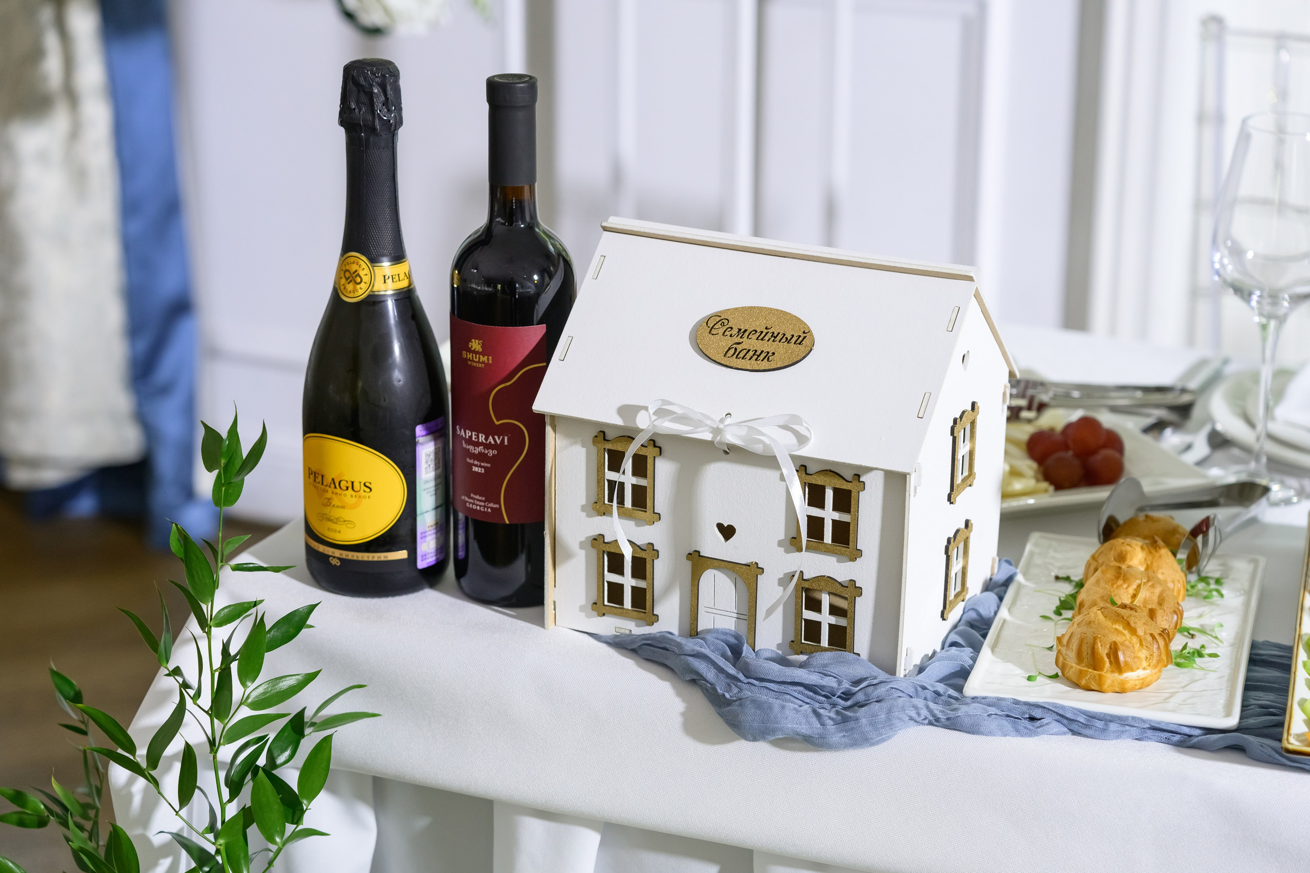 Свадебная фотосессия в усадьбе Остафьево. Свадебный фотограф Москва Юрий Кульман