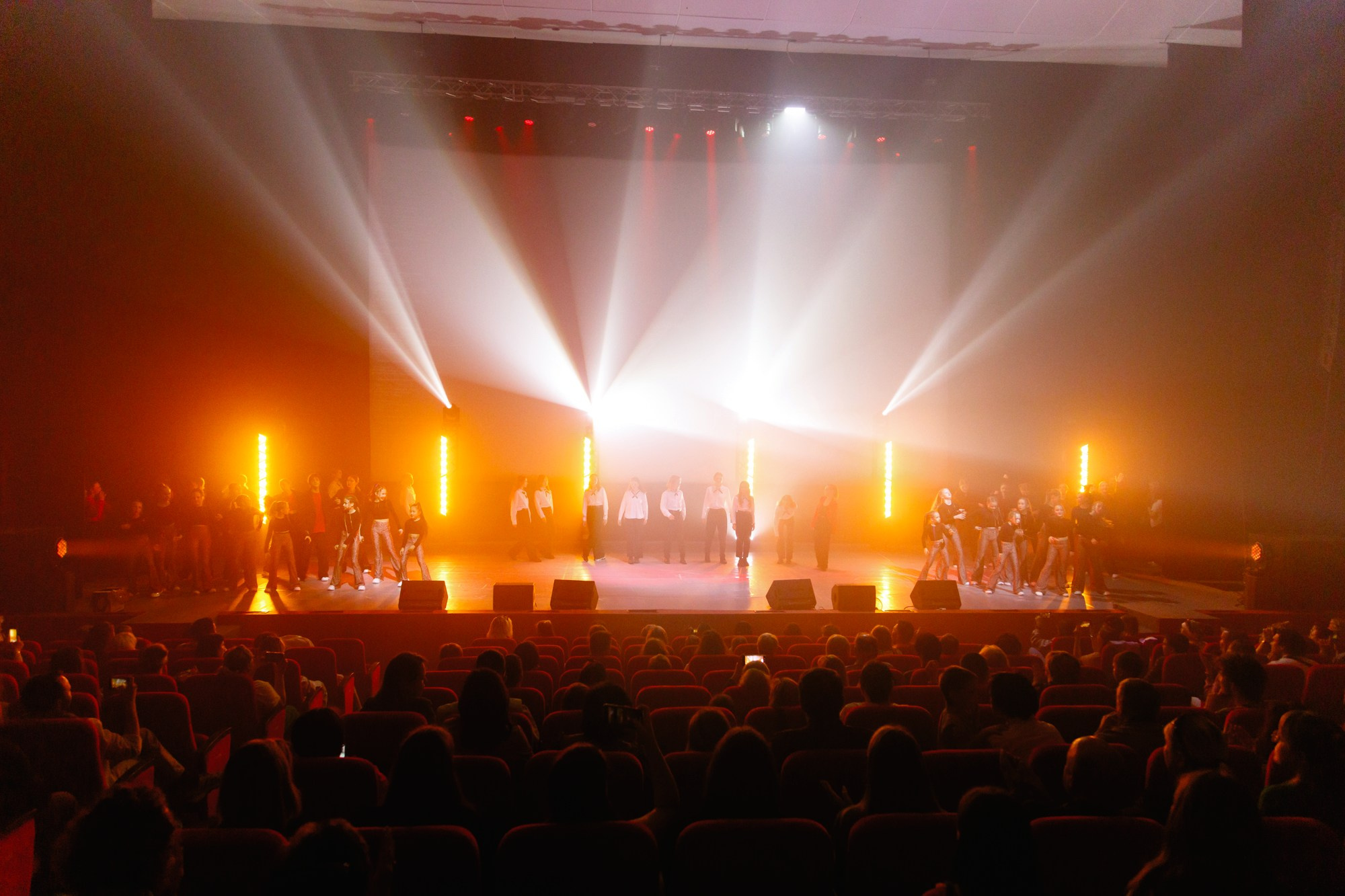 Отчётный концерт танцевальной студии «Make Me Dance». Бизнес фотограф в Новосибирске Александр Рощин