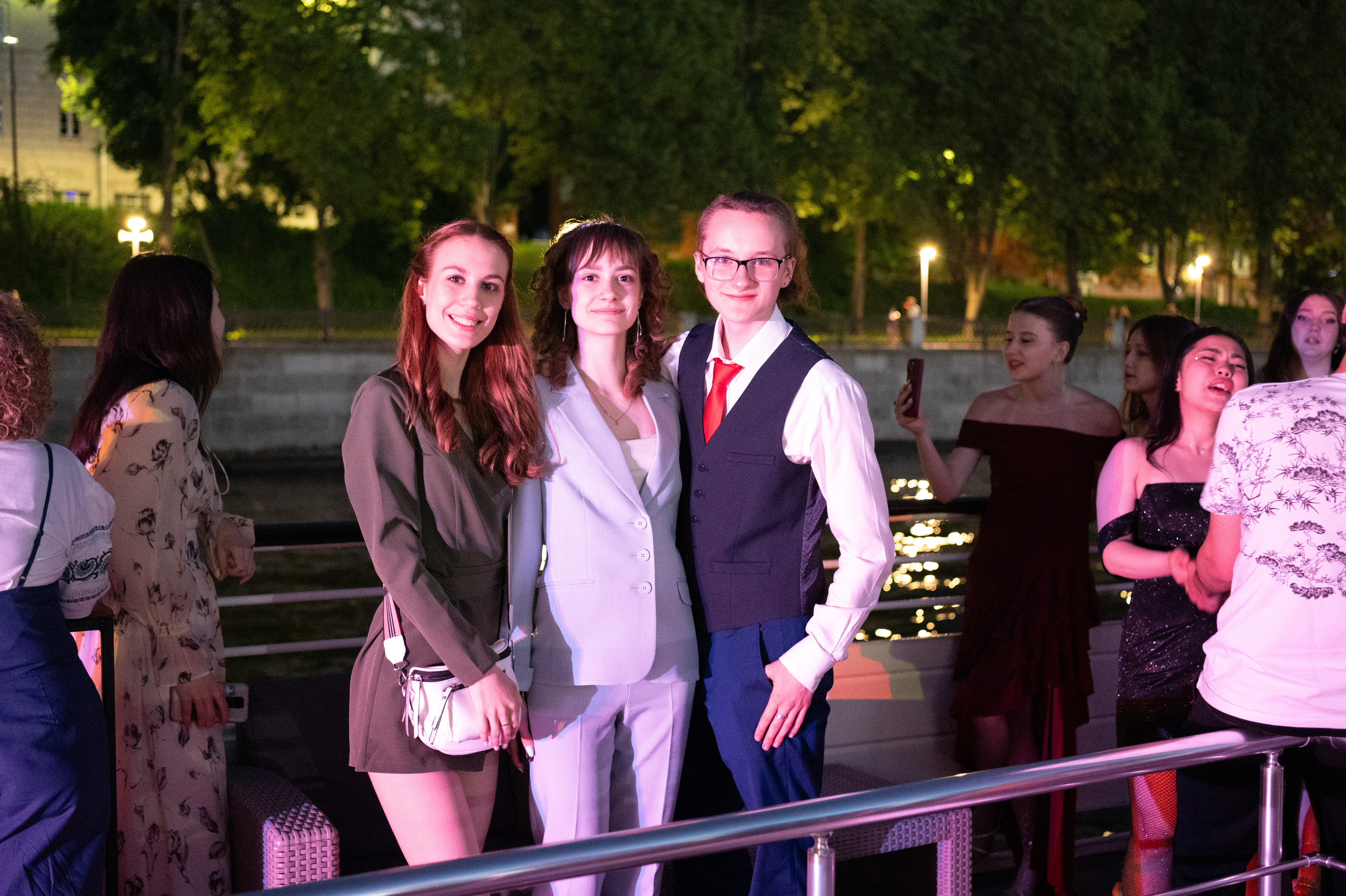 Выпускной вечер 11 класс на теплоходе. Детский и семейный фотограф г. Москва Оксана Катаджи