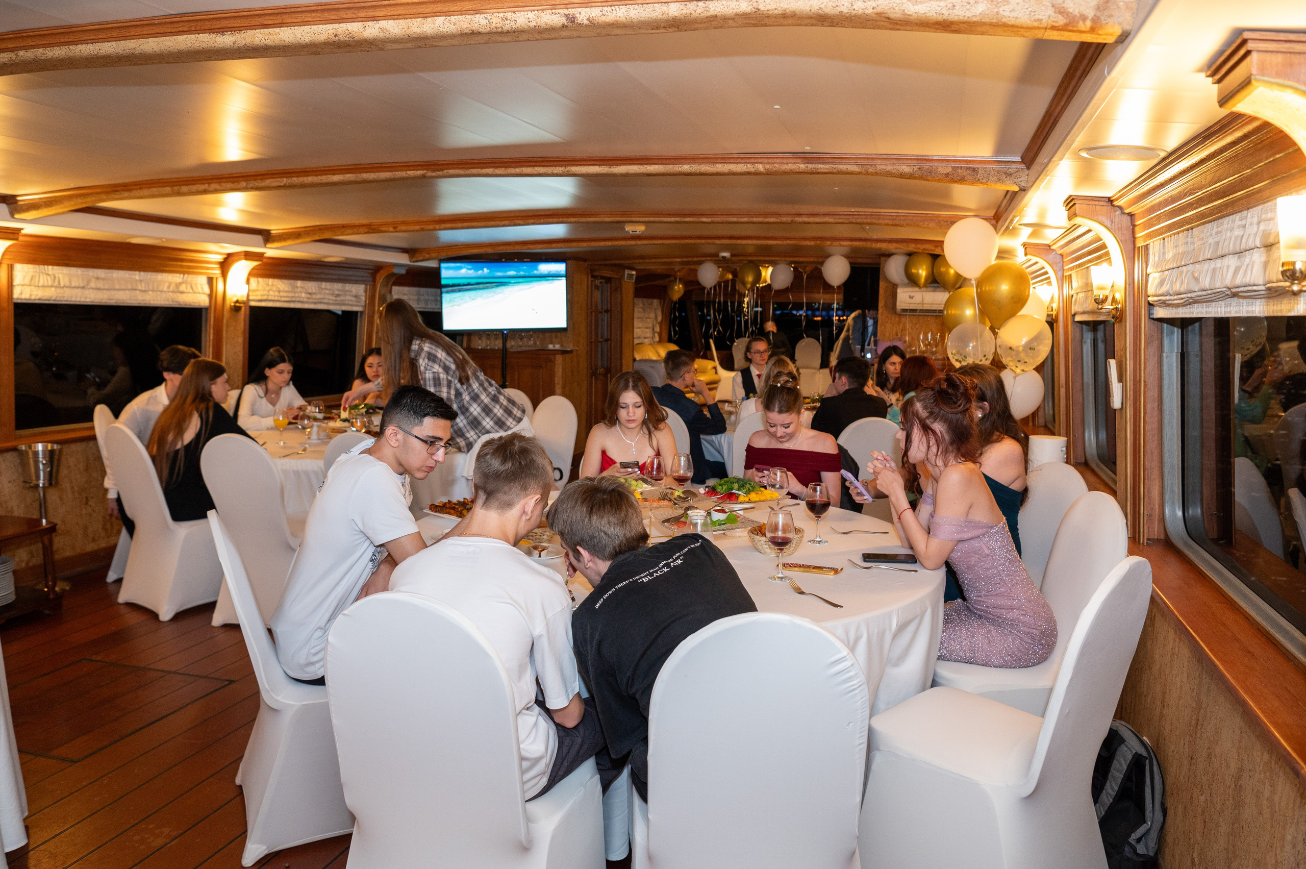 Выпускной вечер 11 класс на теплоходе. Детский и семейный фотограф г. Москва Оксана Катаджи