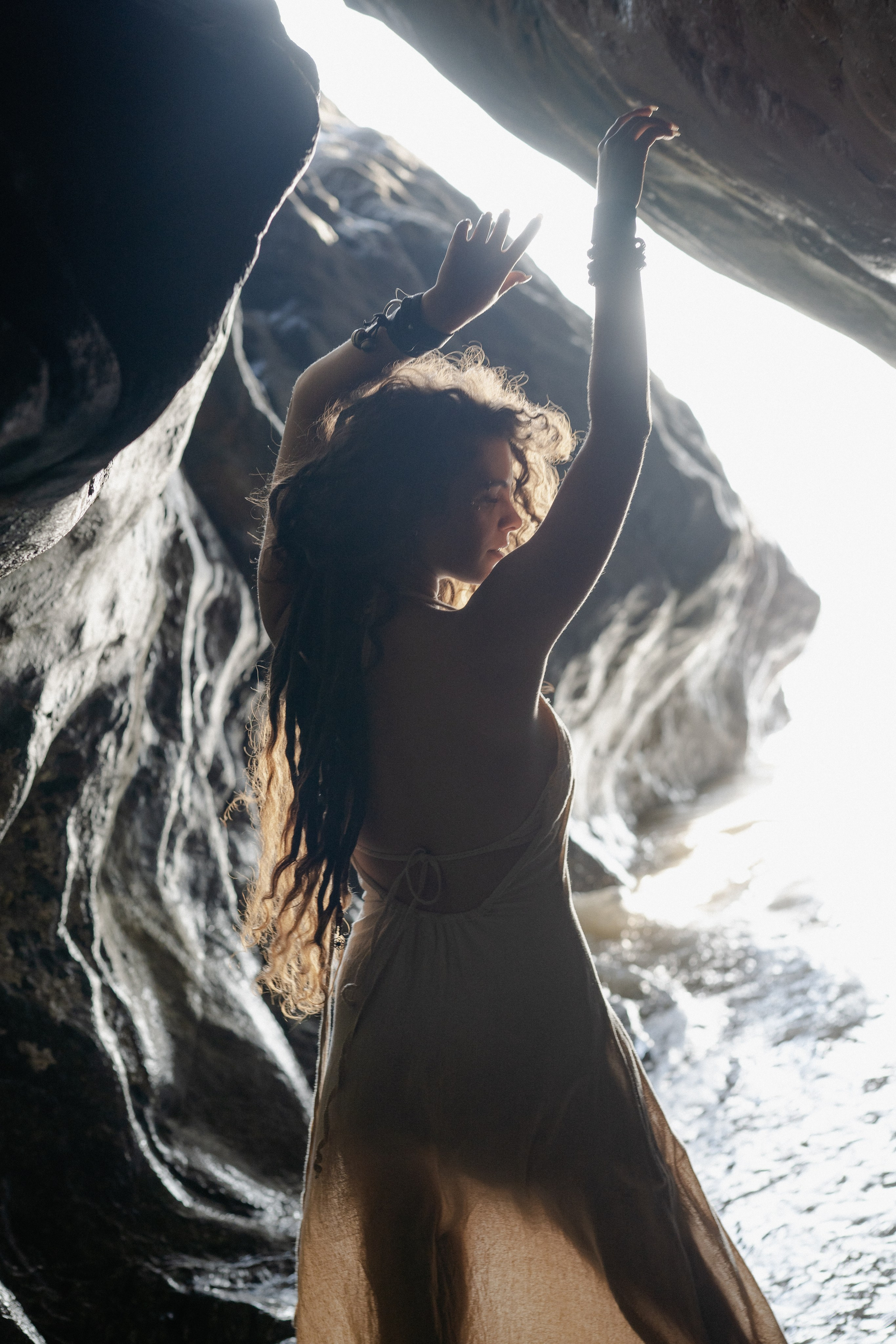 Ксения и море. Фотограф Аля Овчарова