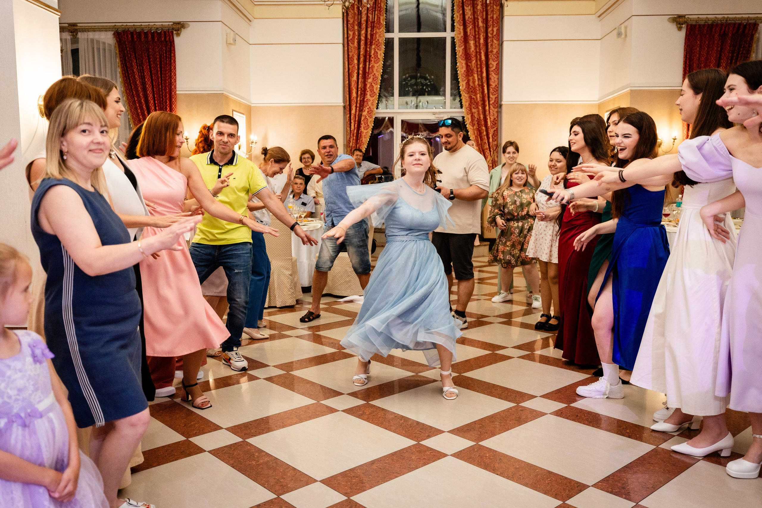Школьный выпускной. Детский фотограф видеограф в Хабаровске Михаил Орлов