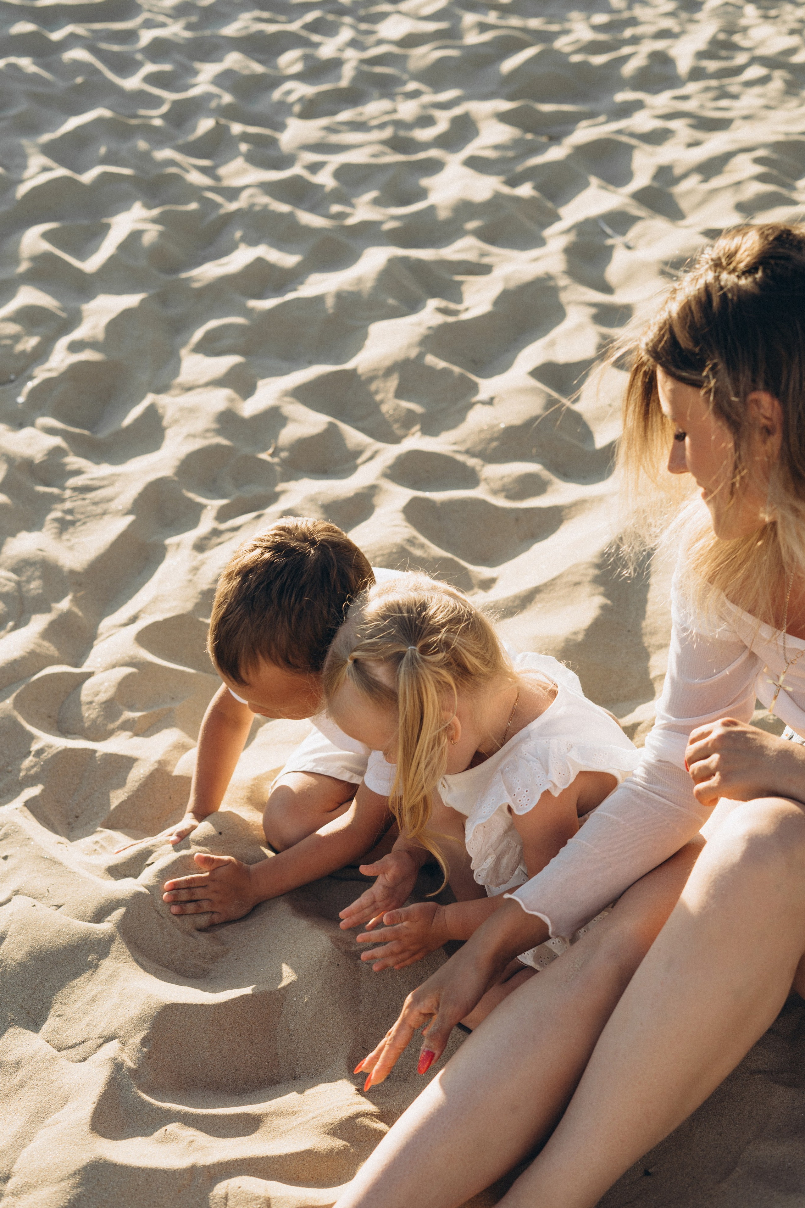 Абрау-Дюрсо: семейные кадры с дегустацией виноградного сока прямо у бочек в погребе