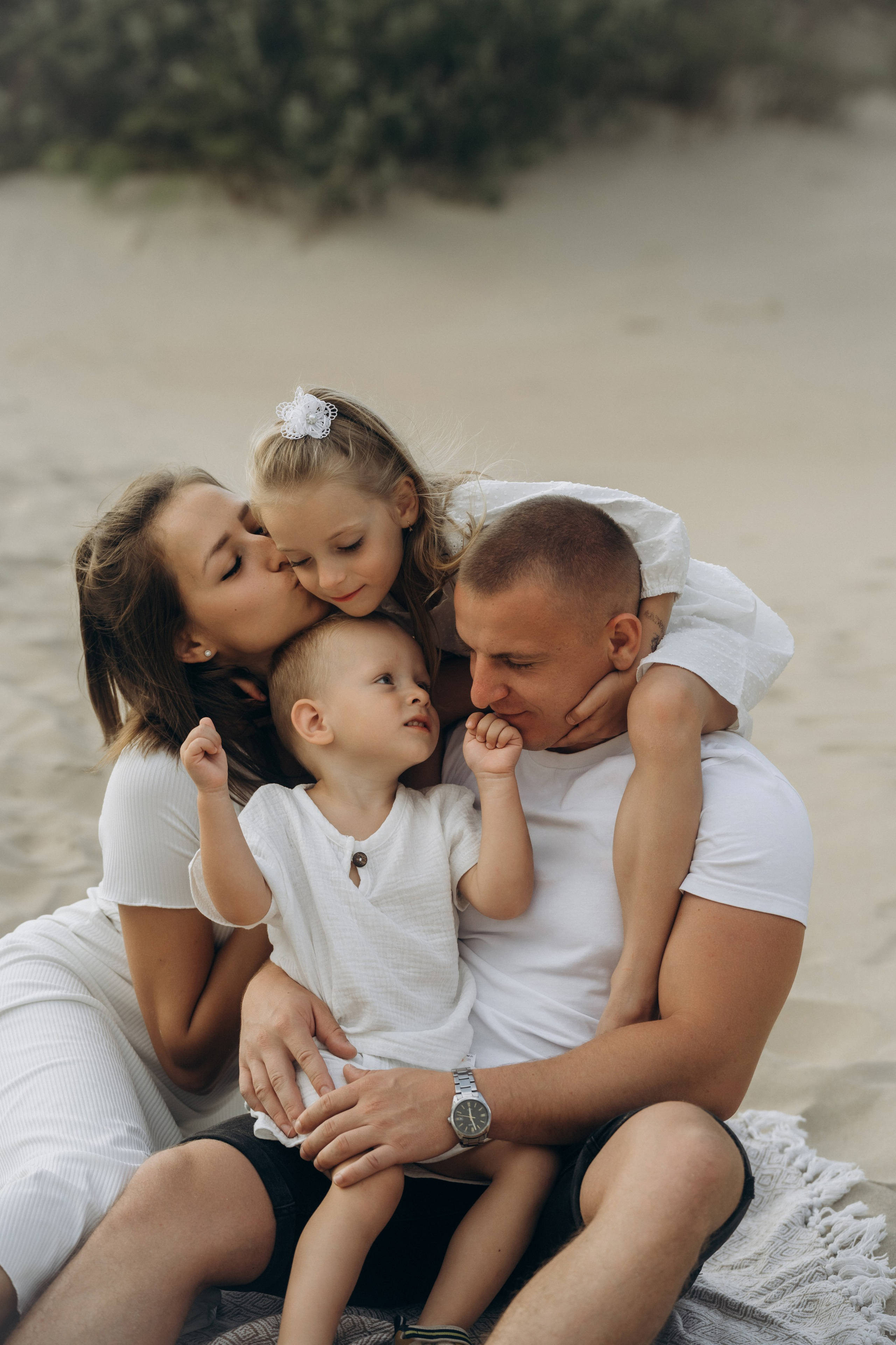 Абрау-Дюрсо: семейные кадры с бокалами лимонада у старинного винного пресса, фотограф Абрау-Дюрсо