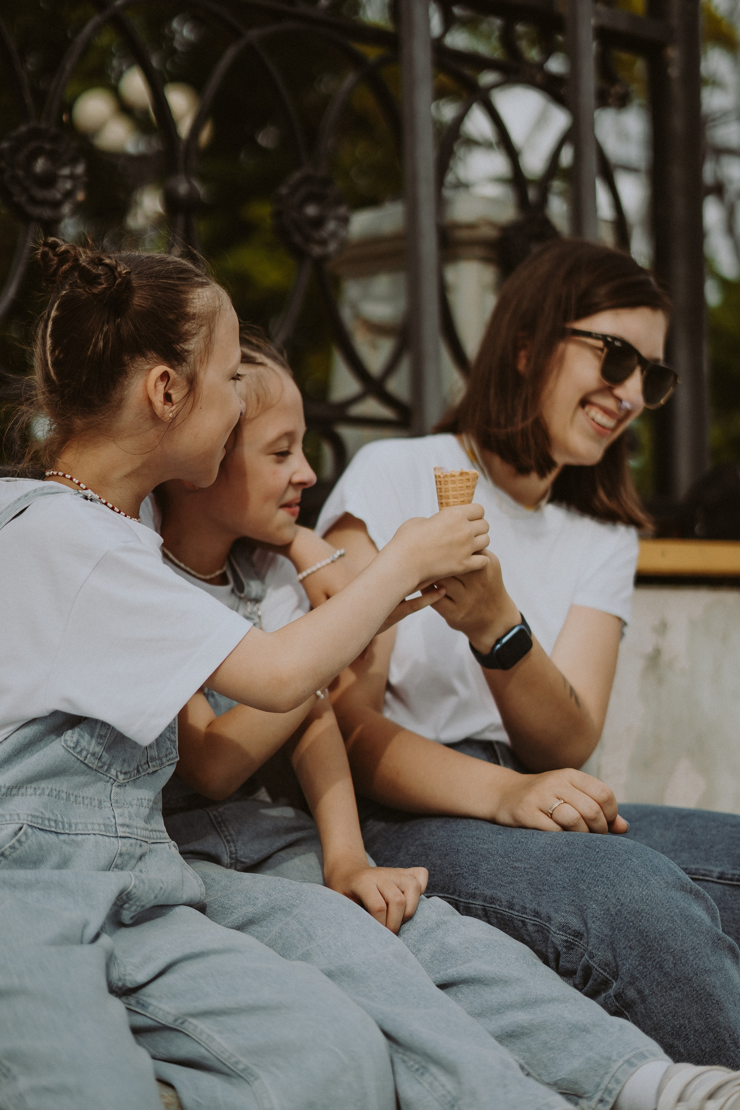 Летняя фотосессия близняшек. Фотограф сахалин