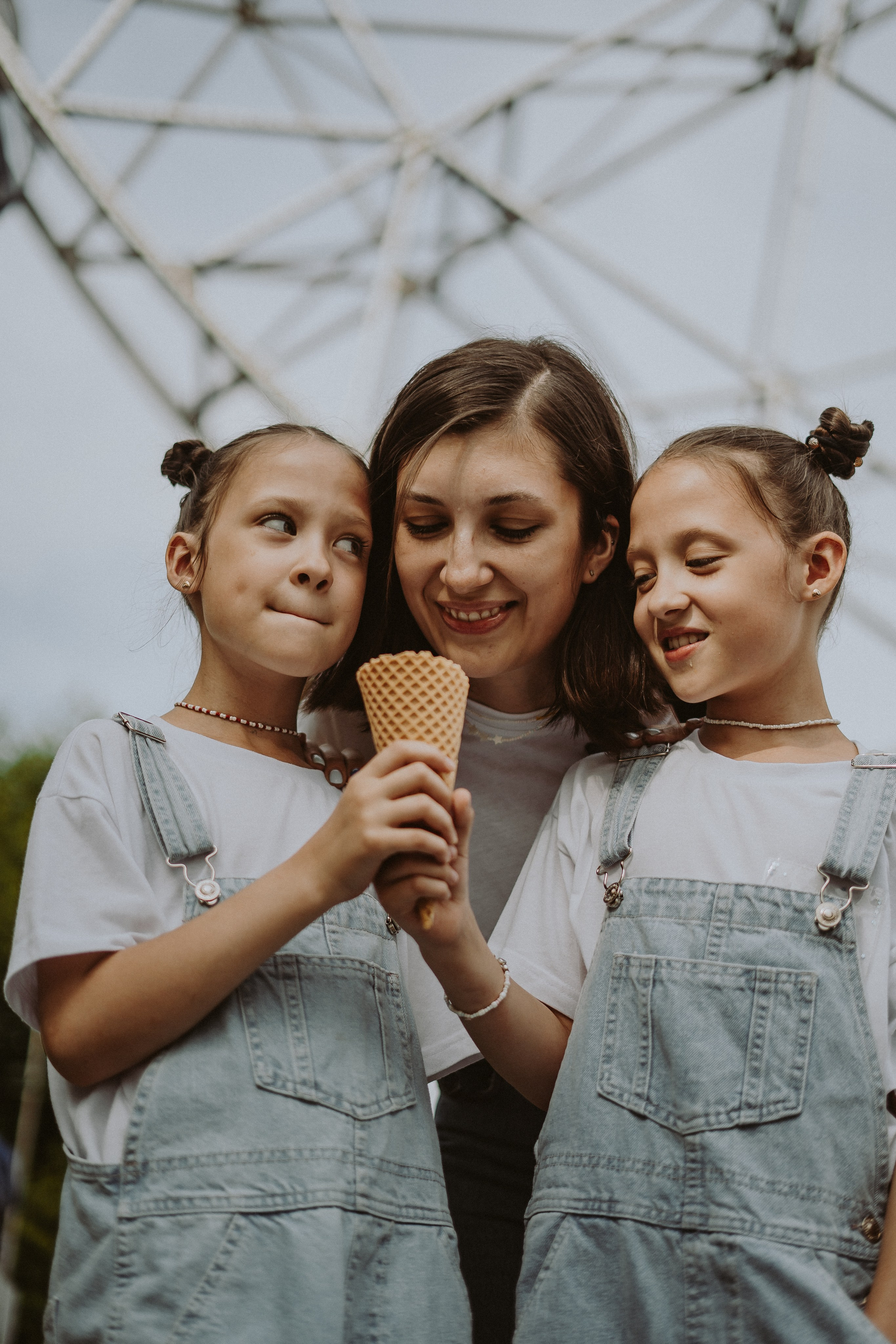 Летняя фотосессия близняшек. Фотограф сахалин