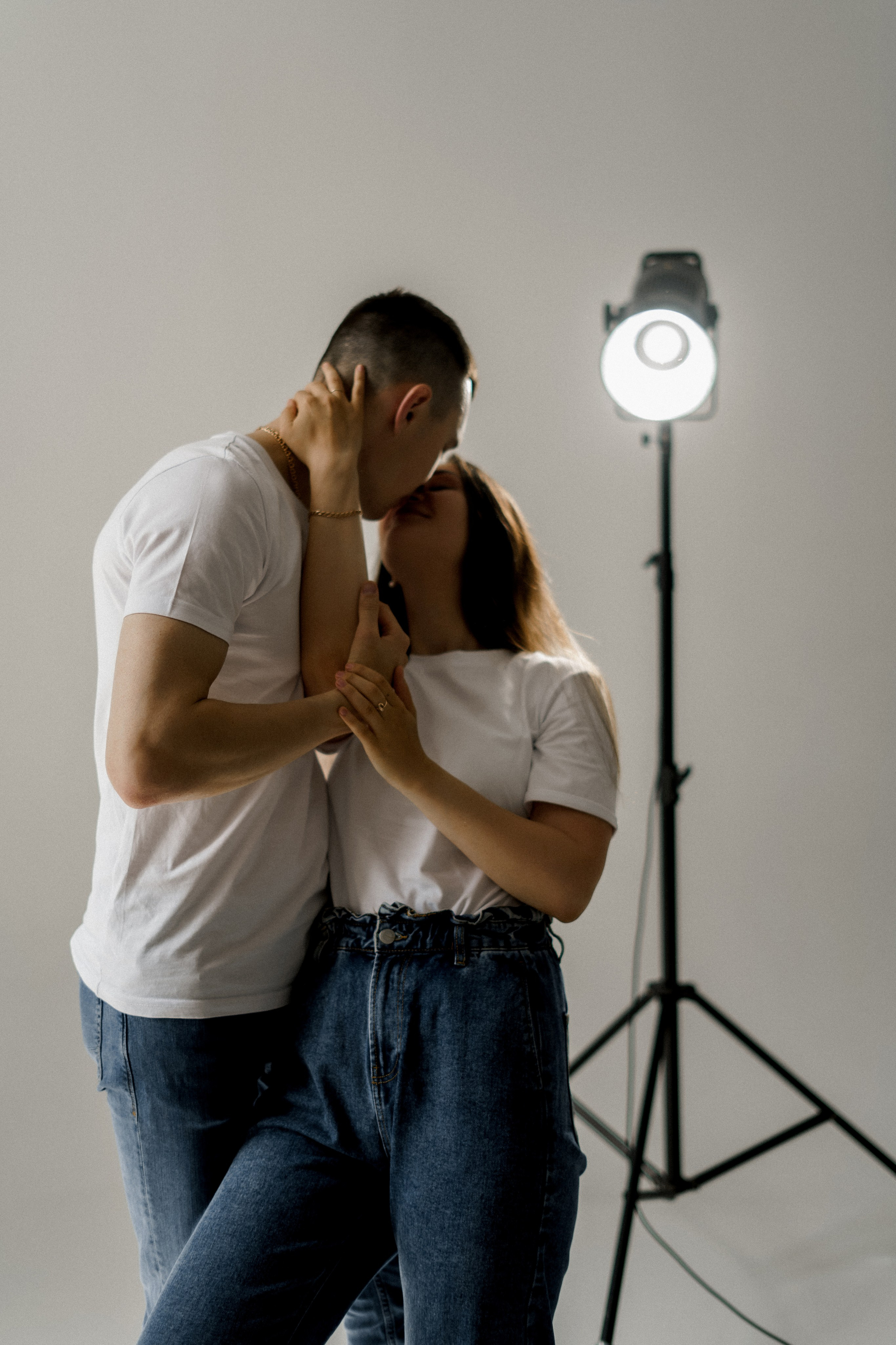 Фотосессия лав стори в студии сахалин. Фотограф сахалин