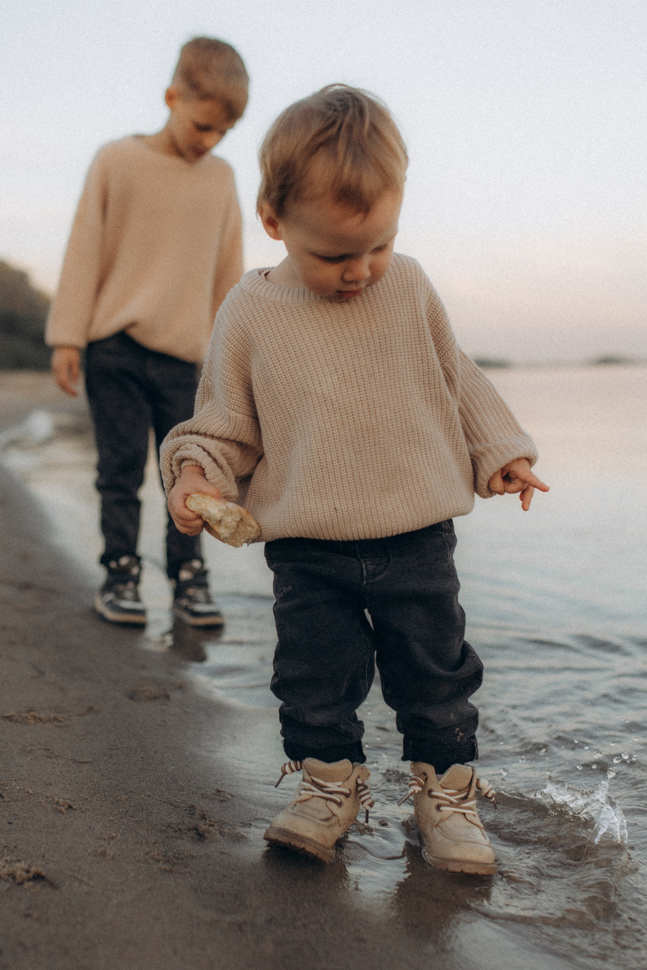Альбина с сыновьями, сентябрь. Семейный фотограф lifestyle в Новосибирске Елена Шпилевая