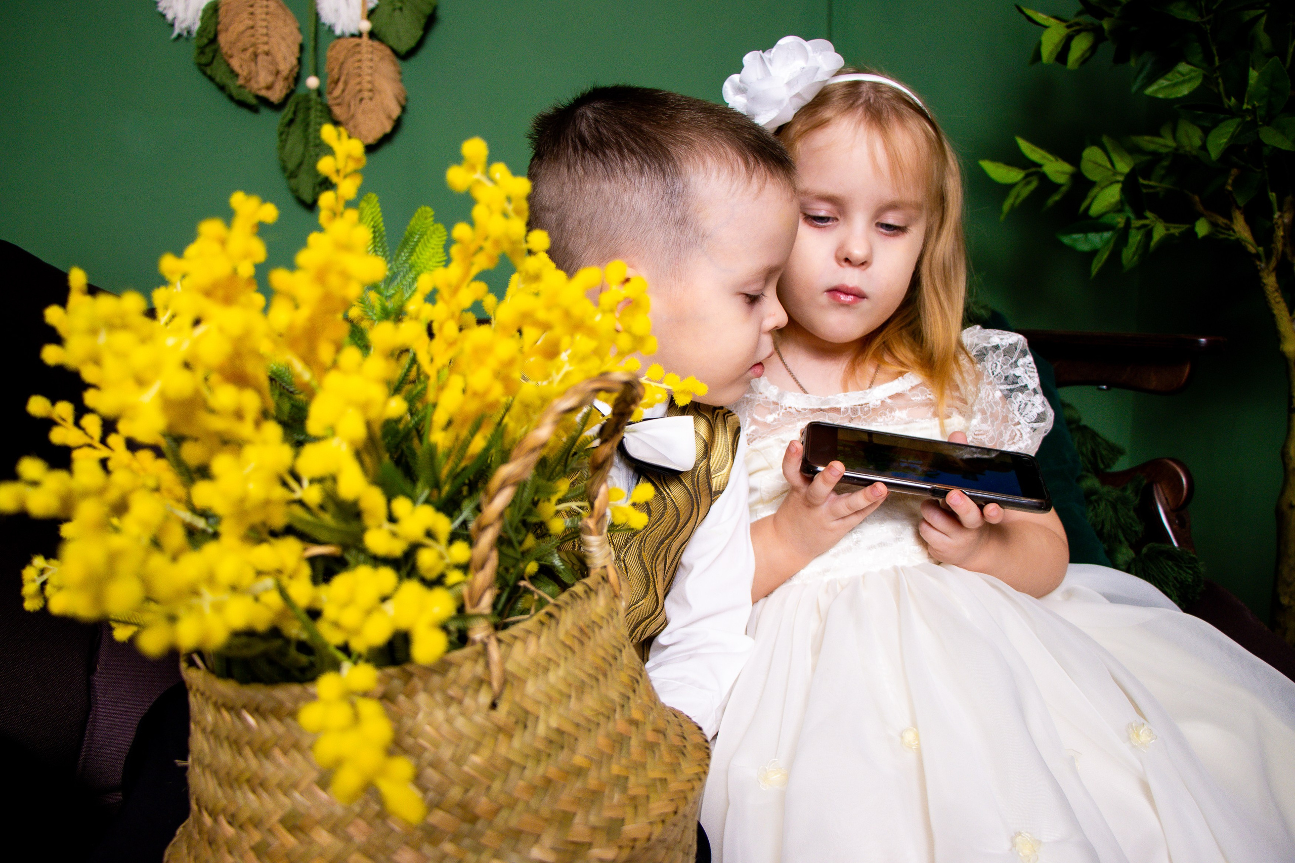 Семейная съемка с мимозой. Фотограф Татьяна Матрос