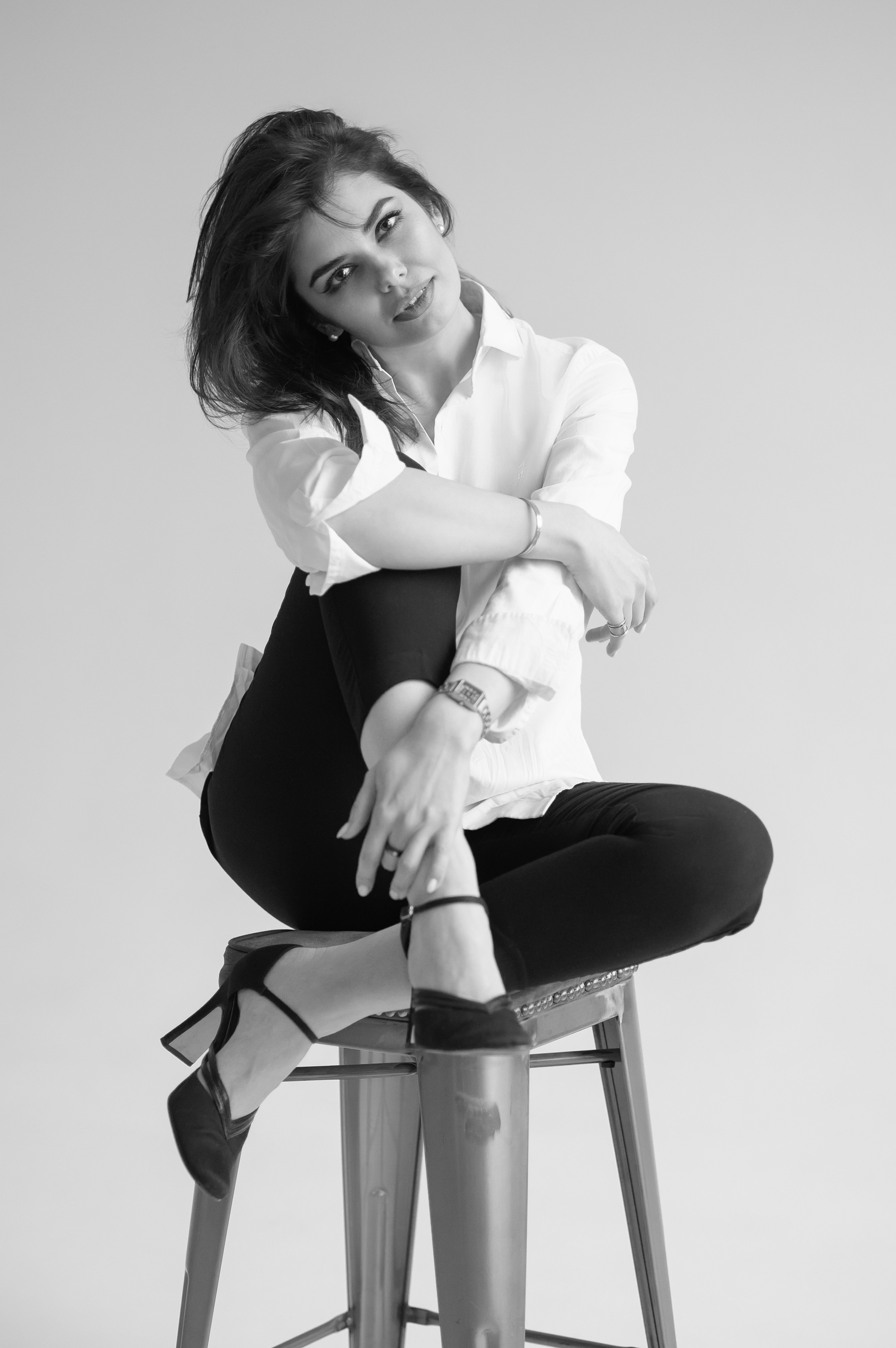 ЧБ фотосессия в студии с естественным светом