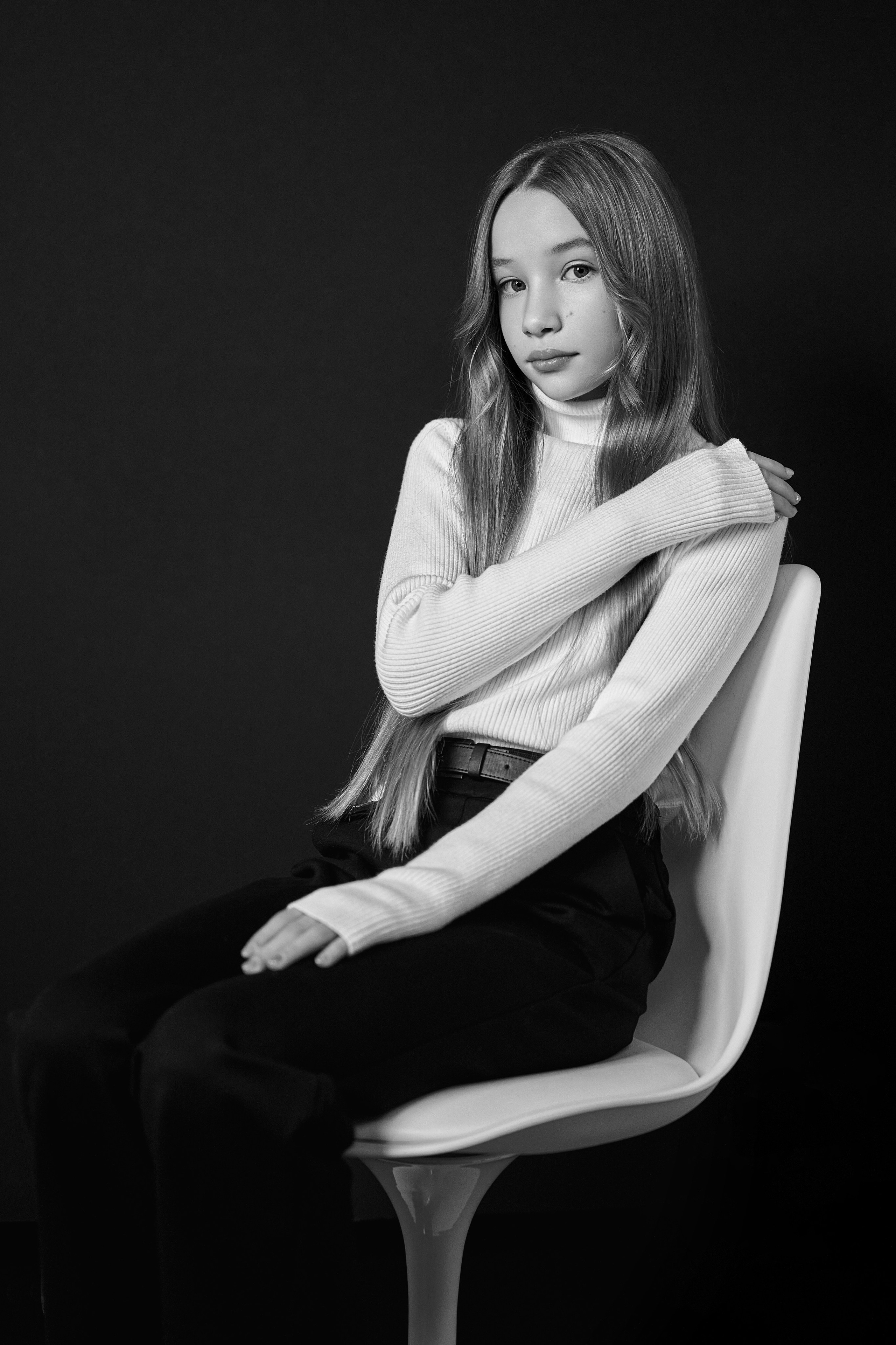 Студийная стильная съёмка матери и дочери