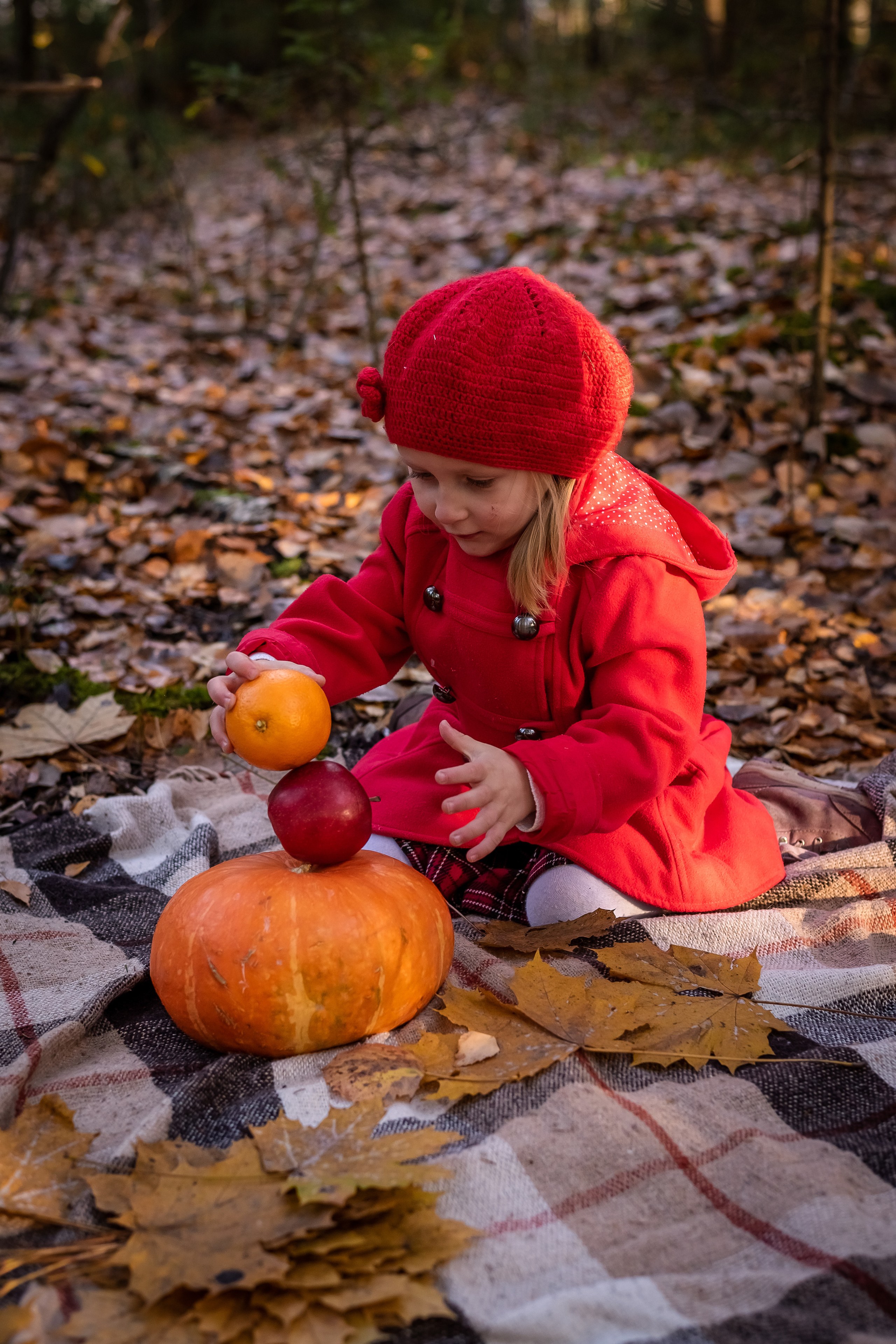 Осенняя фотосессия в лесной полосе с красивой локацией. КОНТЕНТ | БРЕНД фотограф Санкт-Петербург — Жанна Олтаржевская