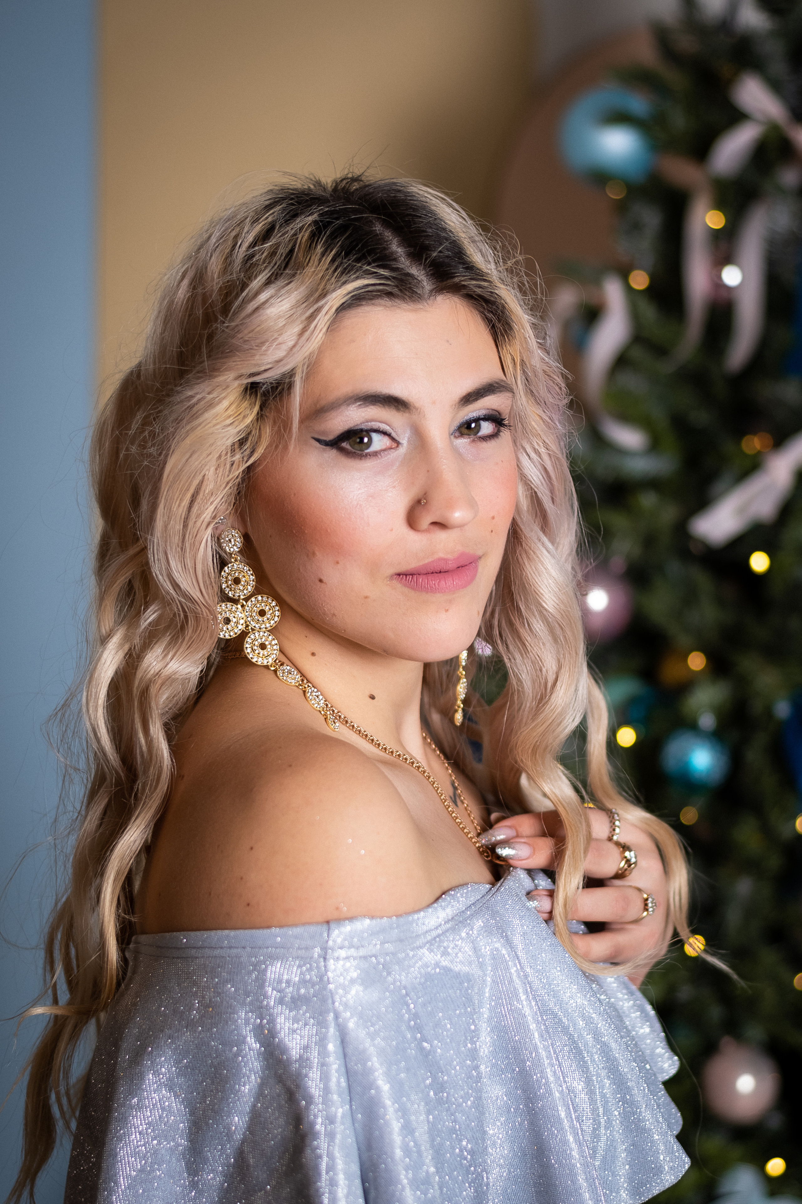 Праздничная фотосессия в студии в зале с нежными тонами. КОНТЕНТ | БРЕНД фотограф Санкт-Петербург — Жанна Олтаржевская