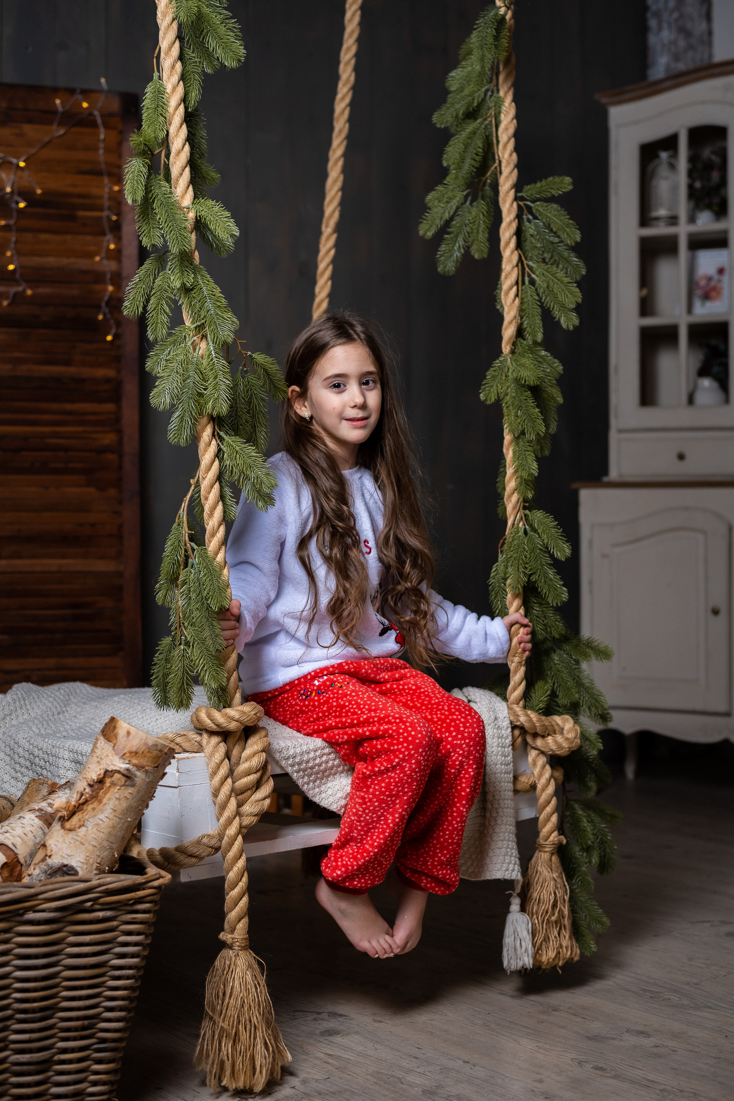 Праздничная фотосессия в студии в зале с нежными тонами. КОНТЕНТ | БРЕНД фотограф Санкт-Петербург — Жанна Олтаржевская