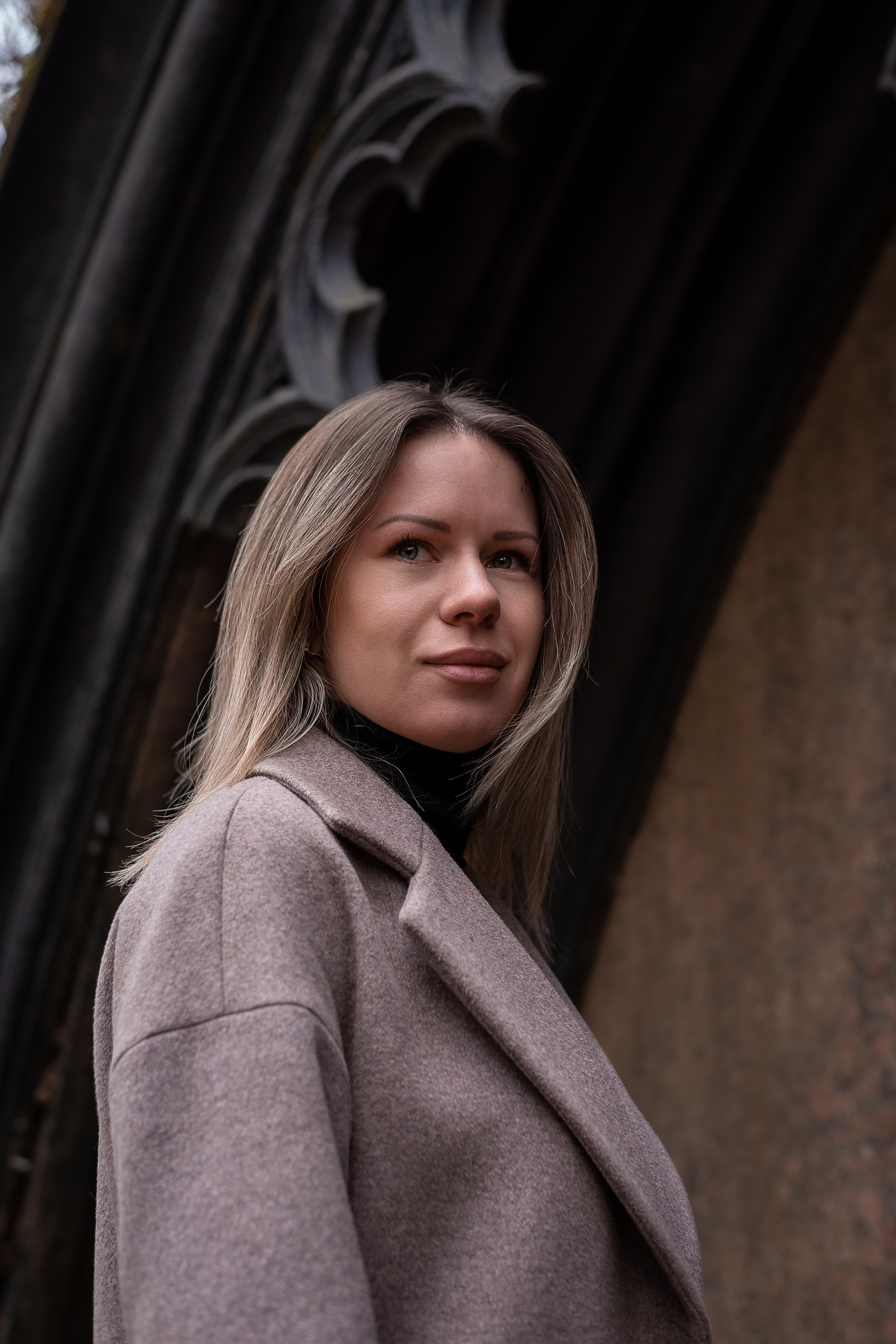 Фотосессия в Шуваловском парке возле лютеранской церкви и водоема. КОНТЕНТ |БРЕНД фотограф Санкт-Петербург — Жанна Олтаржевская