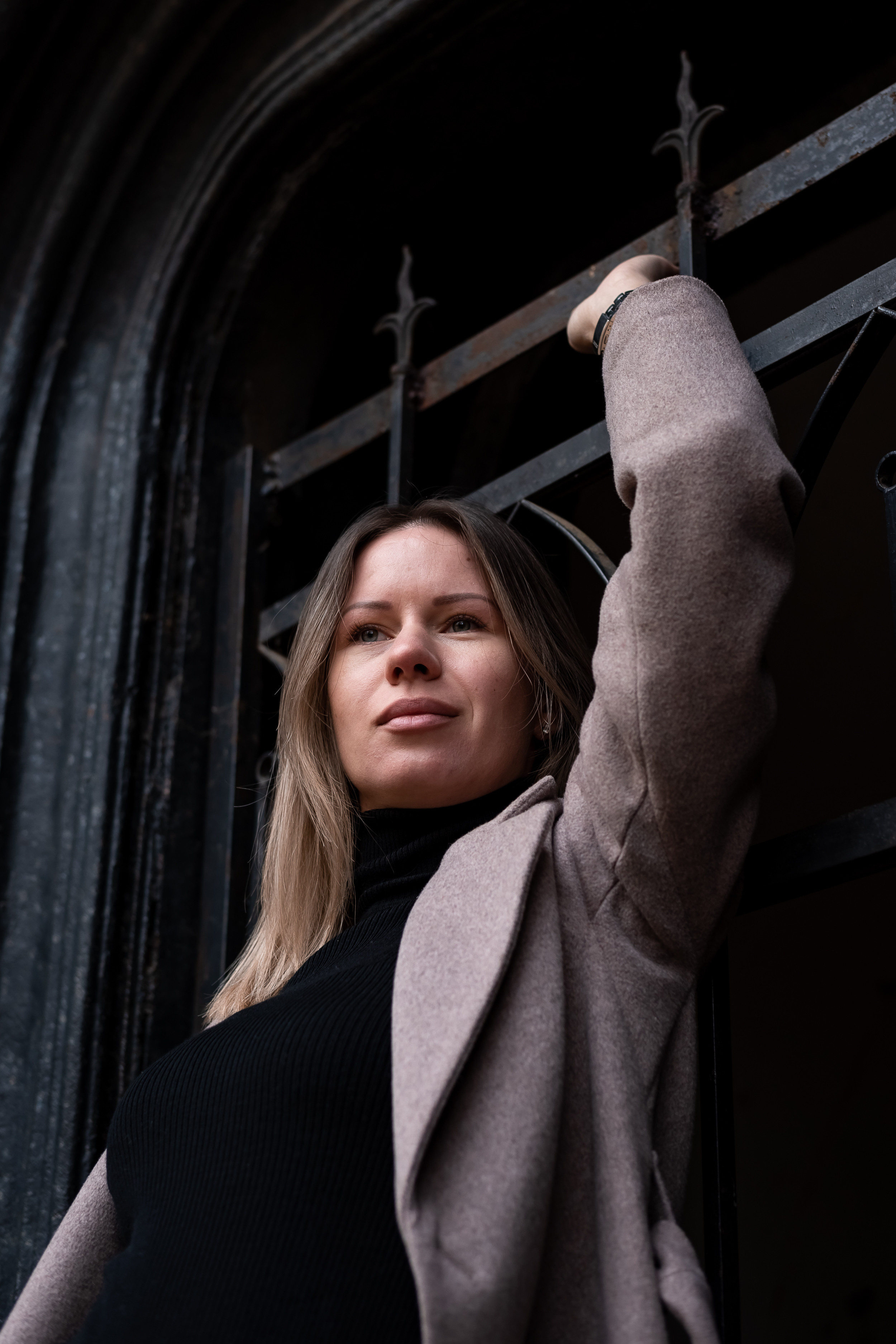 Фотосессия в Шуваловском парке возле лютеранской церкви и водоема. КОНТЕНТ |БРЕНД фотограф Санкт-Петербург — Жанна Олтаржевская