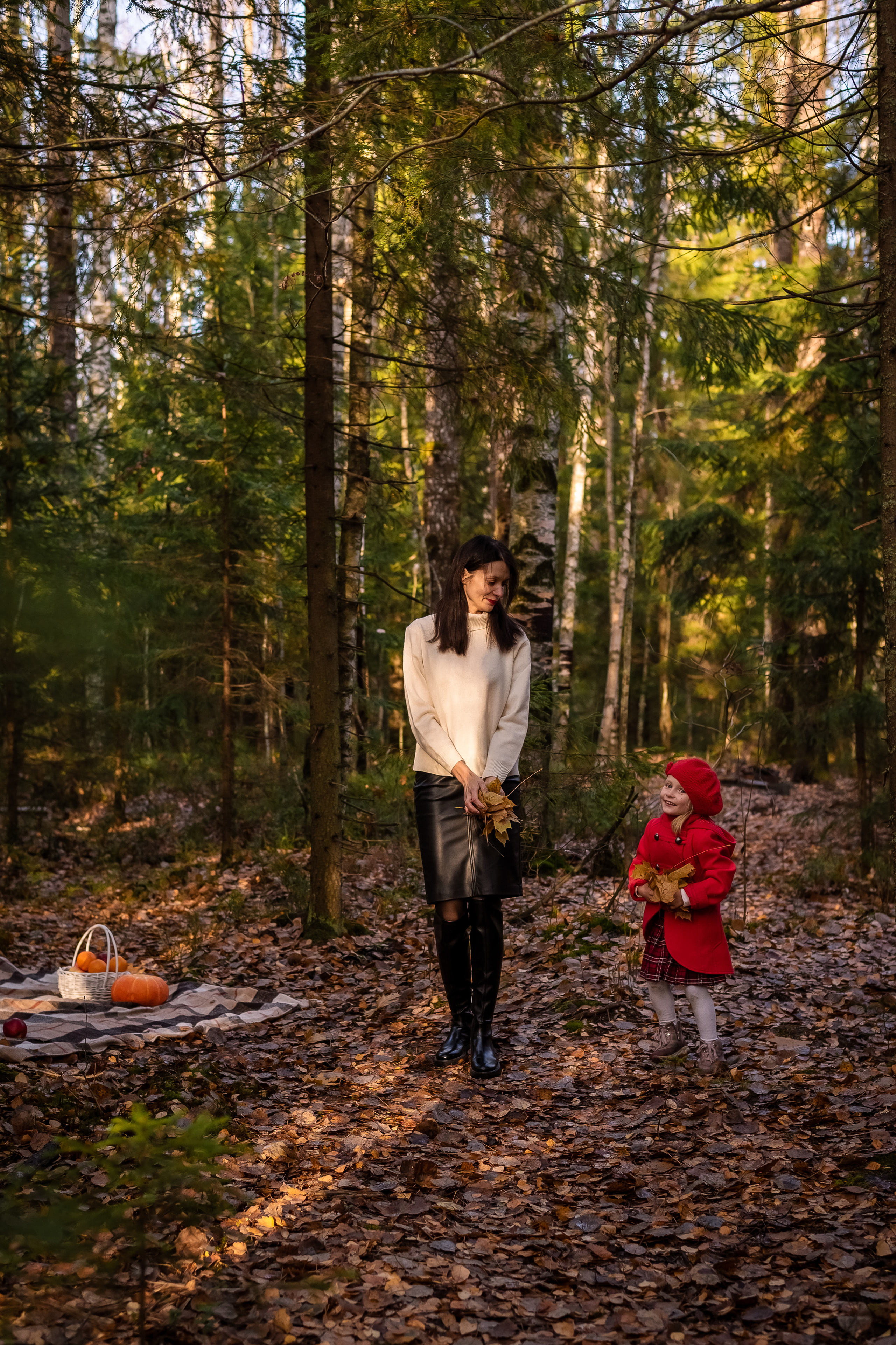 Осенняя фотосессия в лесной полосе с красивой локацией. КОНТЕНТ | БРЕНД фотограф Санкт-Петербург — Жанна Олтаржевская