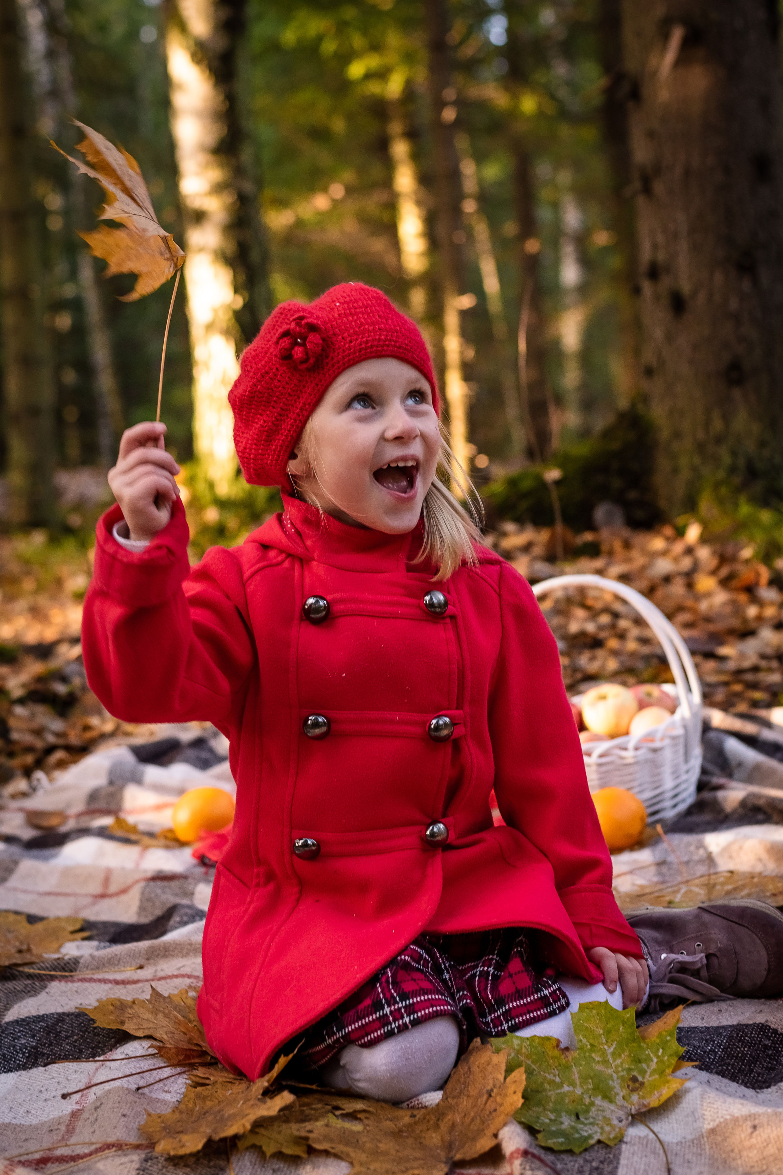 Осенняя фотосессия в лесной полосе с красивой локацией. КОНТЕНТ | БРЕНД фотограф Санкт-Петербург — Жанна Олтаржевская