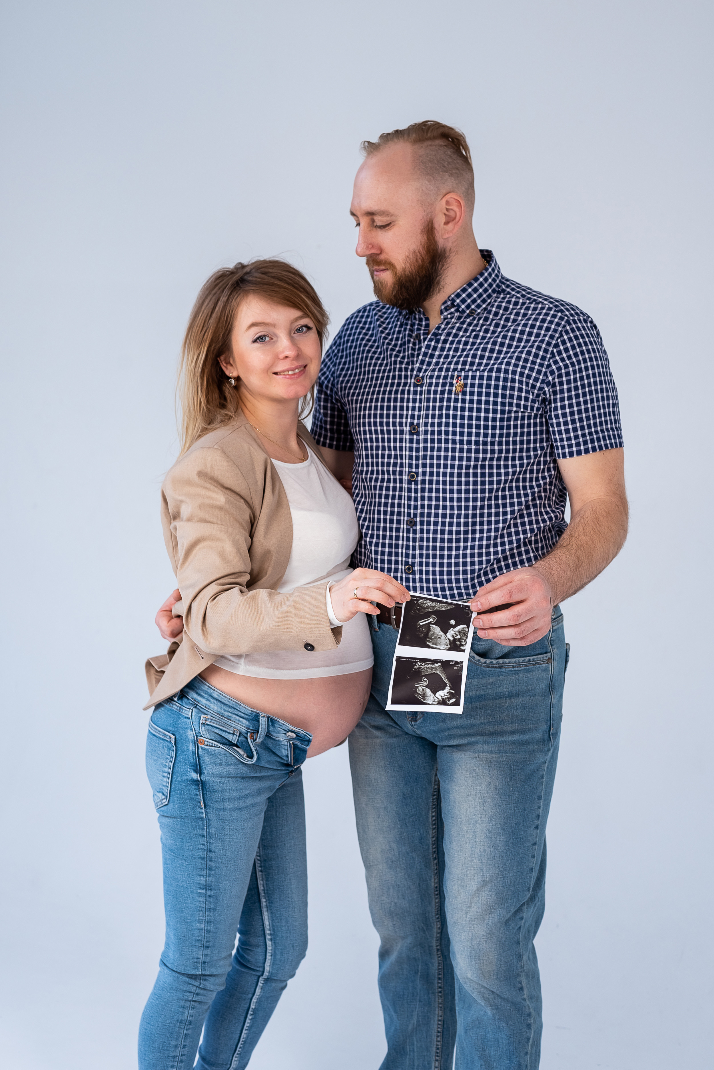 Фотографии беременной девушки в студии. КОНТЕНТ |БРЕНД фотограф Санкт-Петербург — Жанна Олтаржевская