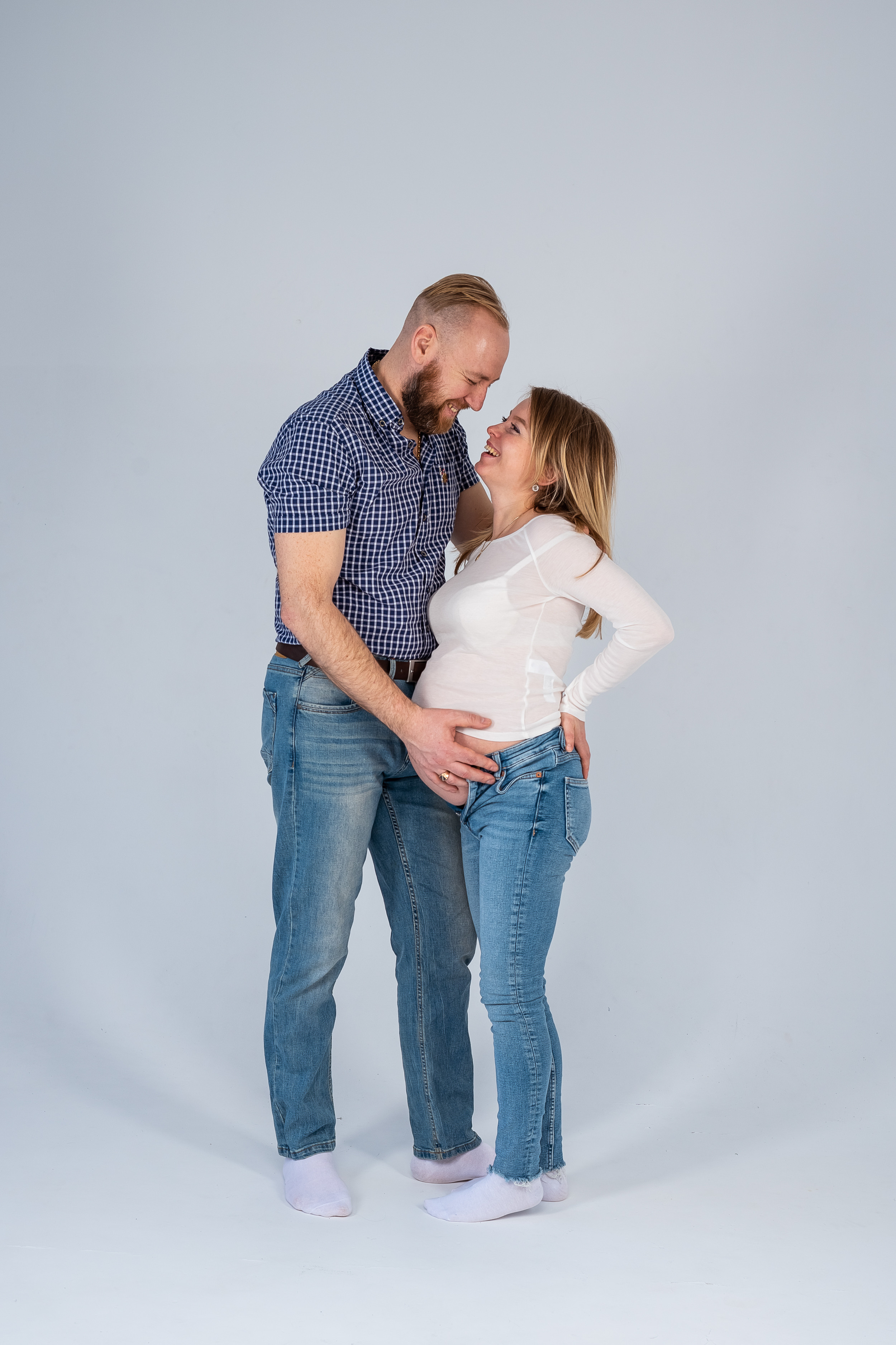 Фотографии беременной девушки в студии. КОНТЕНТ |БРЕНД фотограф Санкт-Петербург — Жанна Олтаржевская