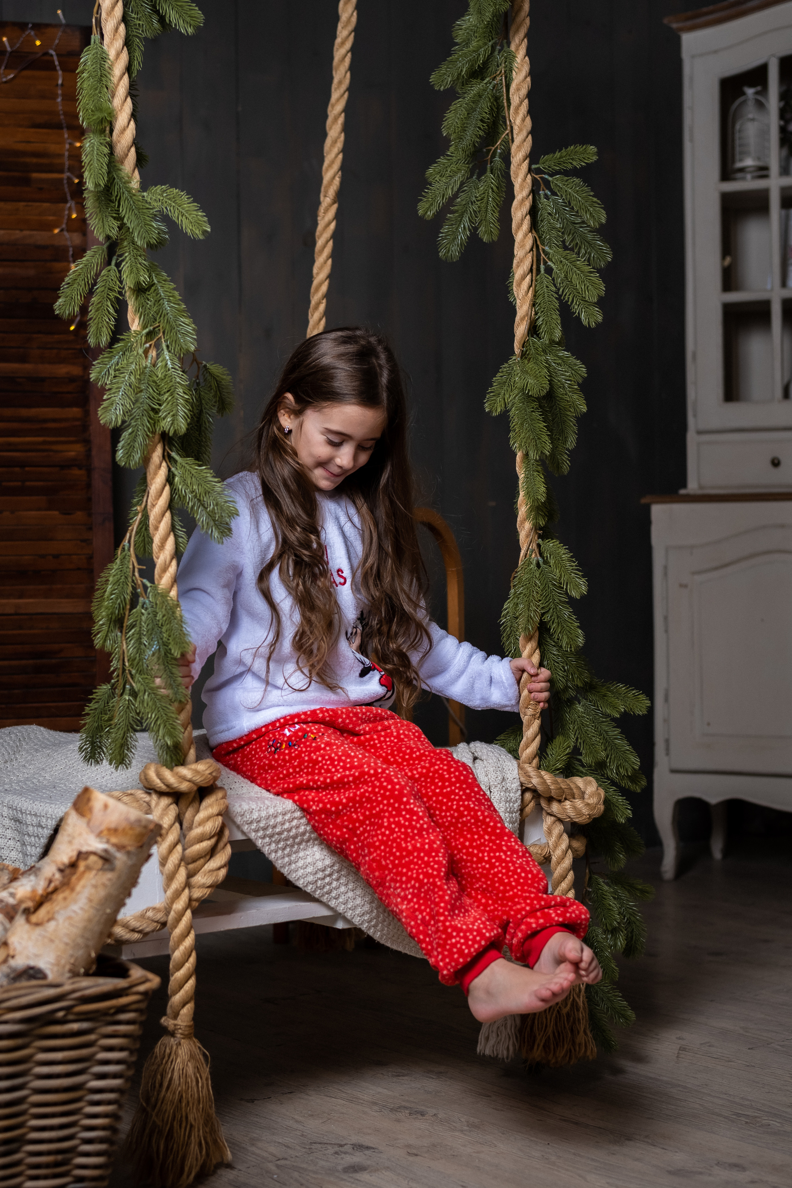 Праздничная фотосессия в студии в зале с нежными тонами. КОНТЕНТ | БРЕНД фотограф Санкт-Петербург — Жанна Олтаржевская