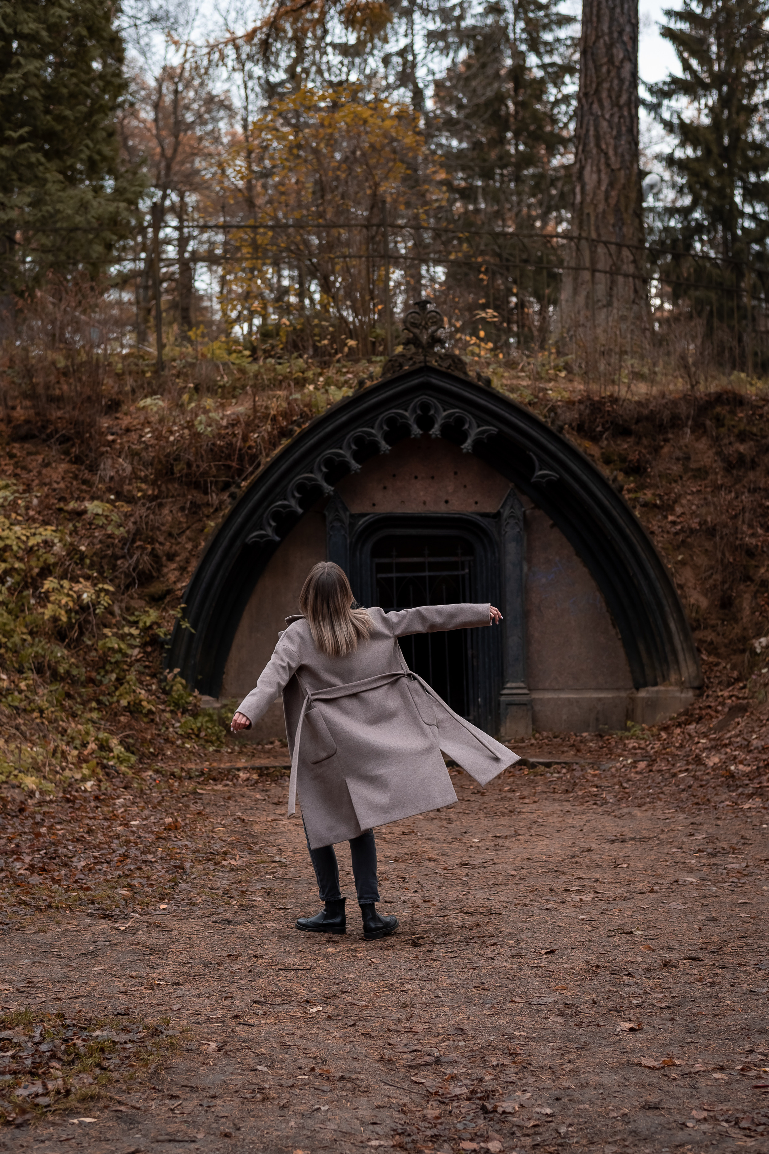 Фотосессия в Шуваловском парке возле лютеранской церкви и водоема. КОНТЕНТ |БРЕНД фотограф Санкт-Петербург — Жанна Олтаржевская