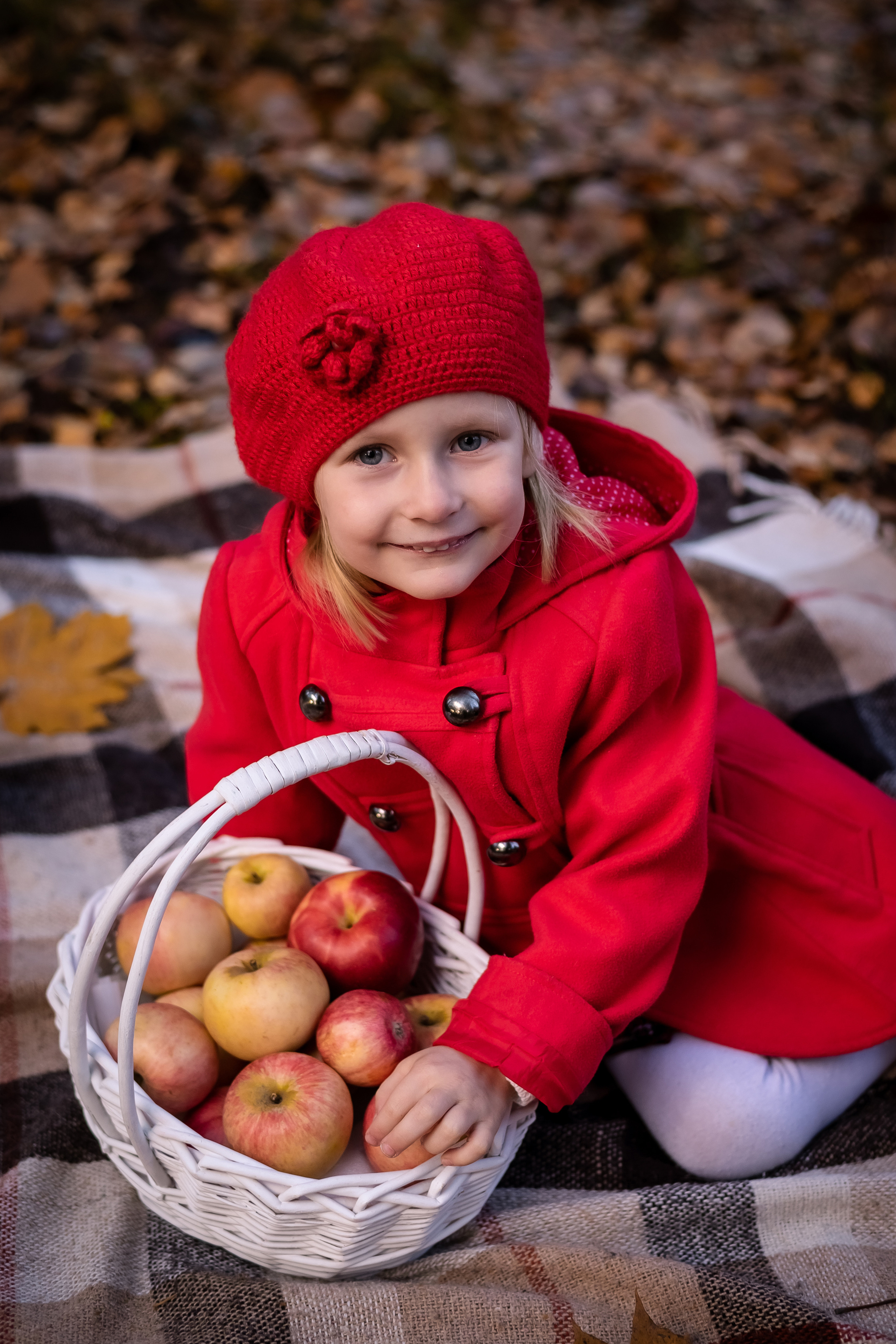Осенняя фотосессия в лесной полосе с красивой локацией. КОНТЕНТ | БРЕНД фотограф Санкт-Петербург — Жанна Олтаржевская